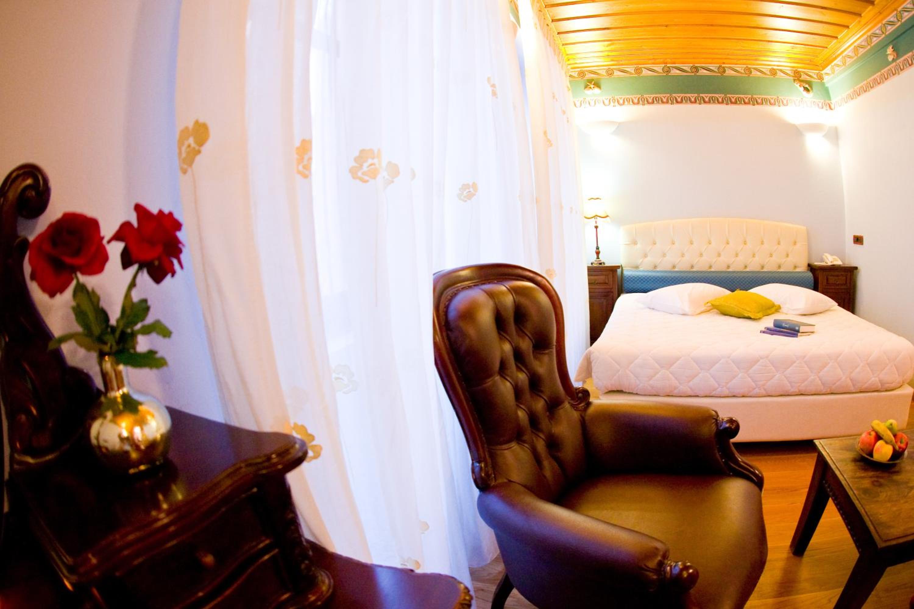 Kyveli Suites