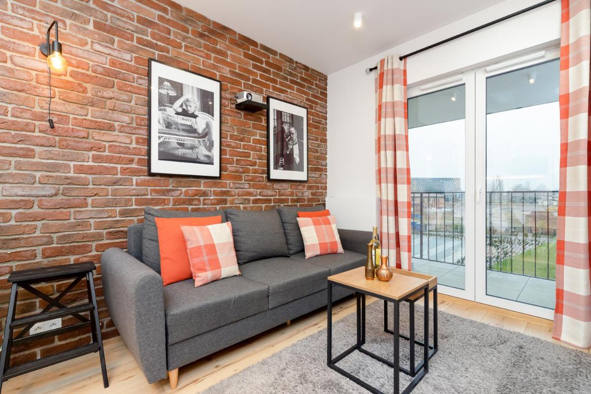 Hotel Movie Jacuzzi Apartment At The Main Station By Renters