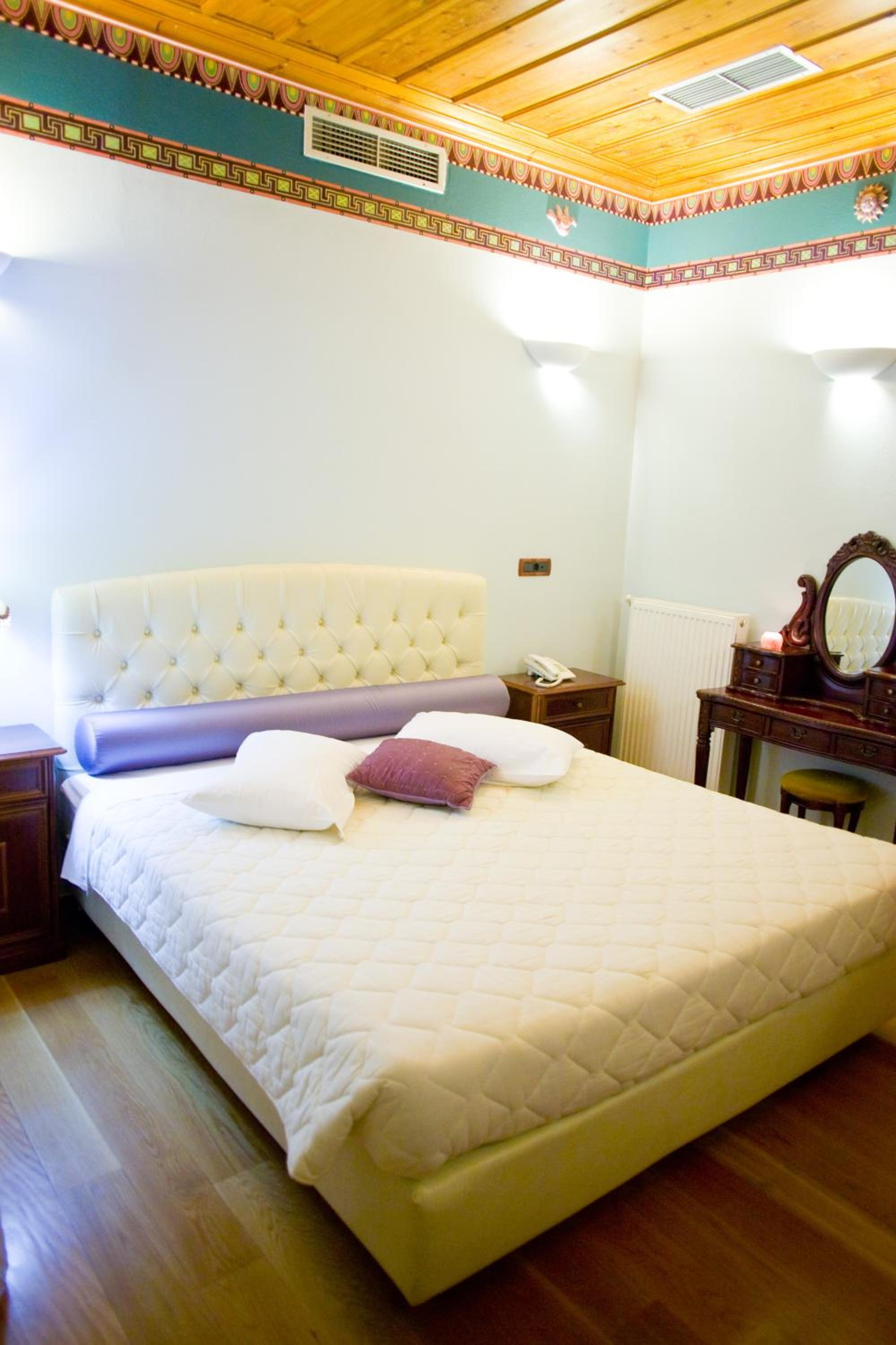 Kyveli Suites