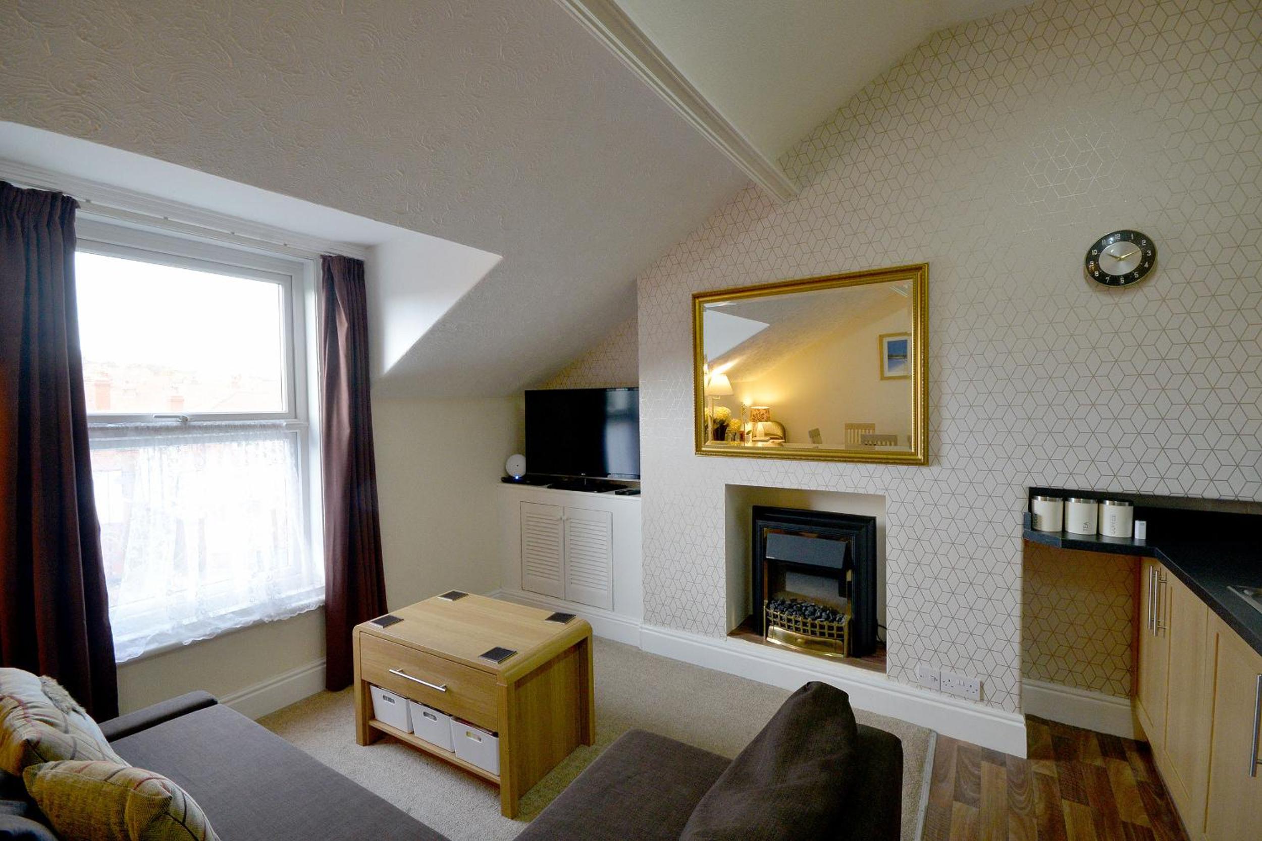 Brightwater 2nd floor Apartment for up to 6 guests near North Bay beach view 4