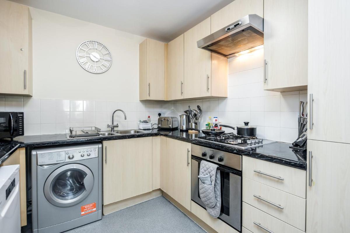 MPL Apartments Watford-Croxley Biz Parks Corporate Lets 2 bed FREE Parking view 3