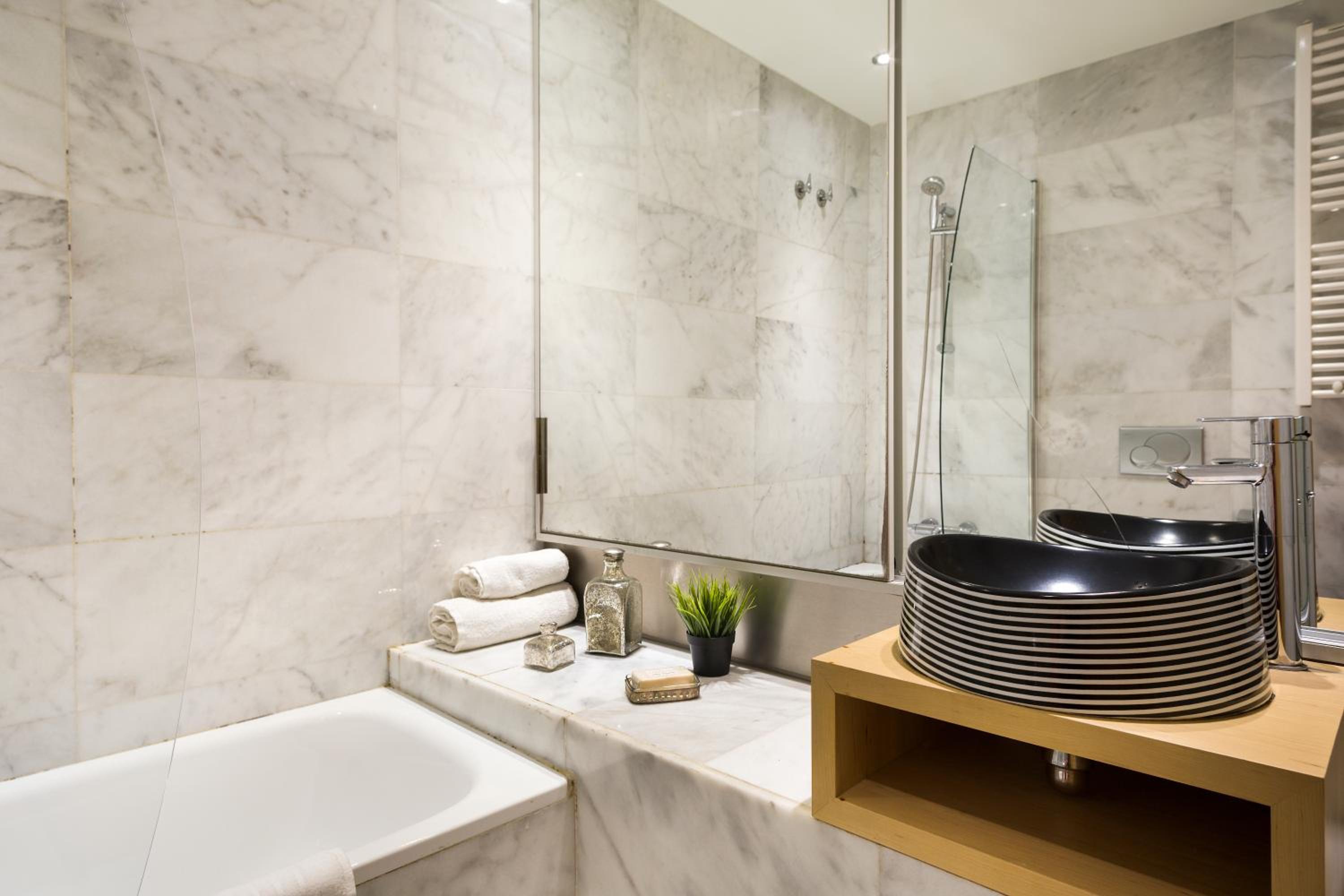 Apartment Barcelona Rentals - Gracia Pool Apartments Center