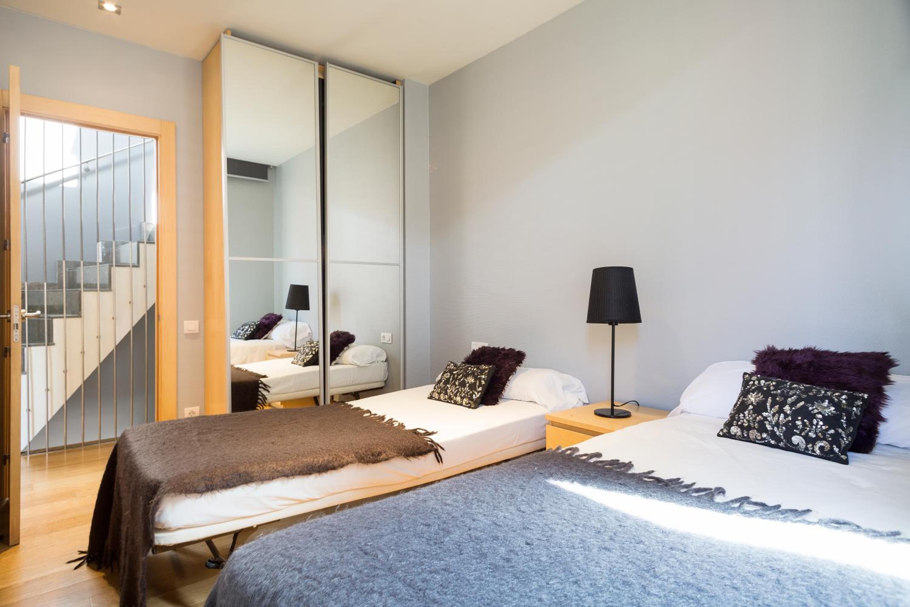 Apartment Barcelona Rentals - Gracia Pool Apartments Center