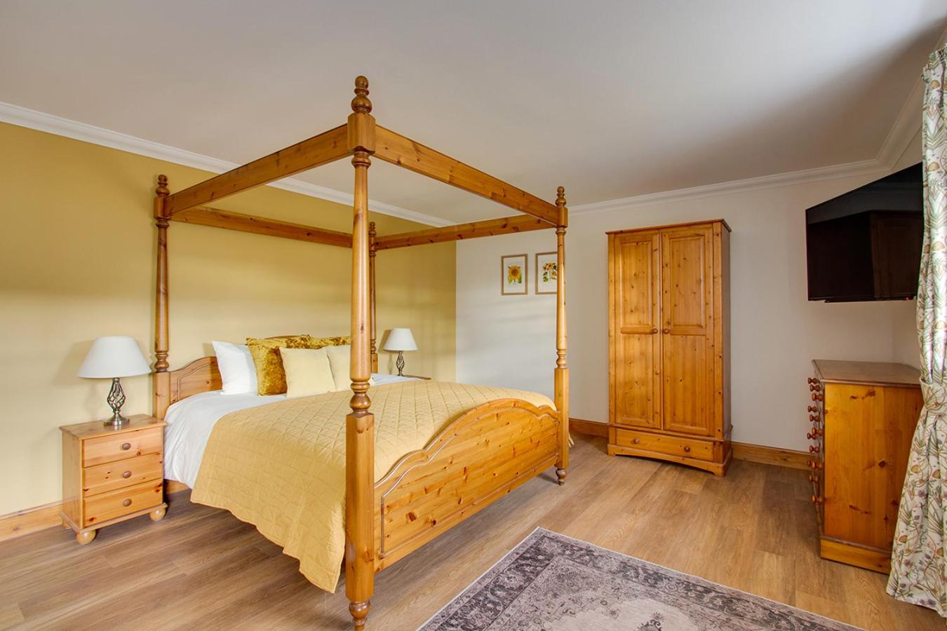 Home Farm B&B - Sunflower Room