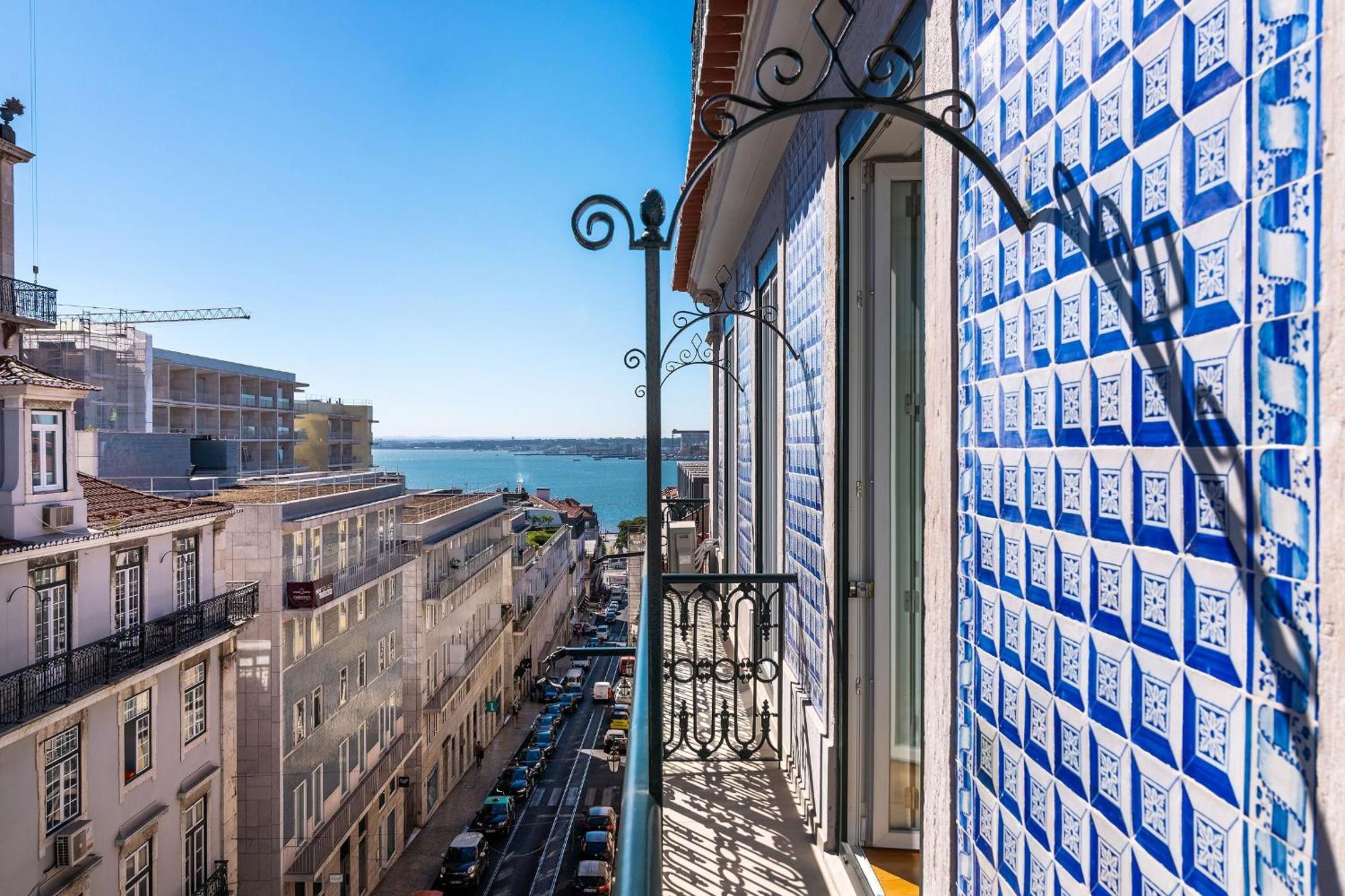 4PAX Apt in Chiado with River View by LovelyStay view 4