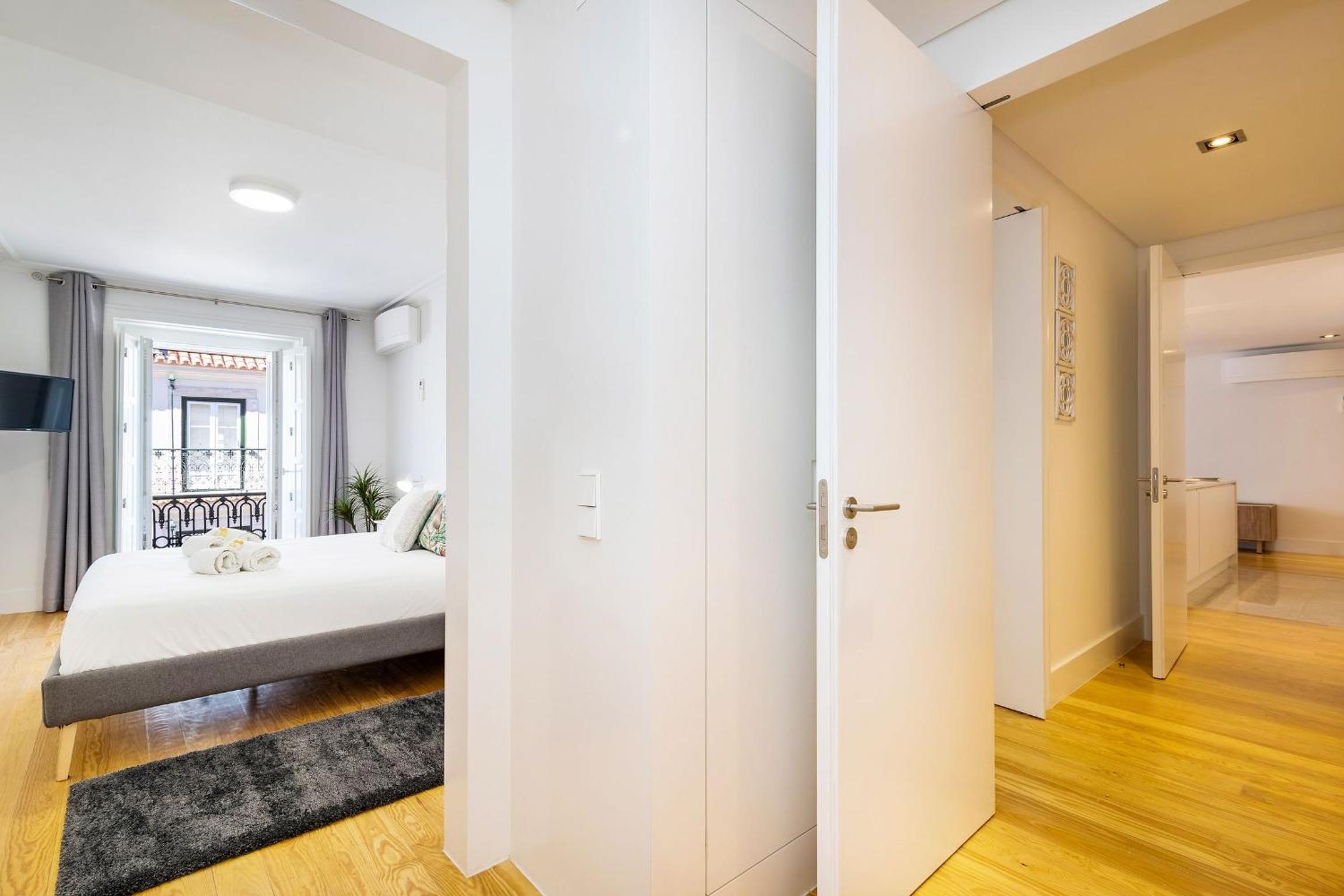 Stunning 2BDR Apartment in Chiado by LovelyStay view 3