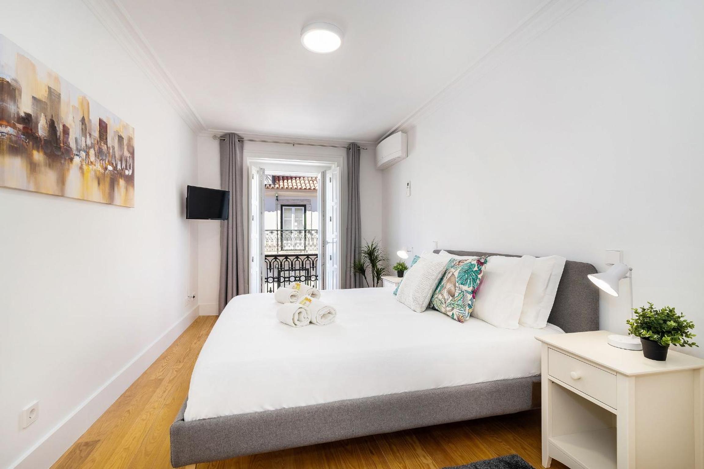 Stunning 2BDR Apartment in Chiado by LovelyStay view 5