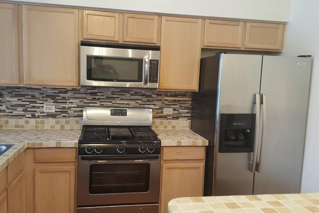 Waukegan Vacations - Family Home - 2 bedroom, kitchen, 1.5 bath - Property Image 12