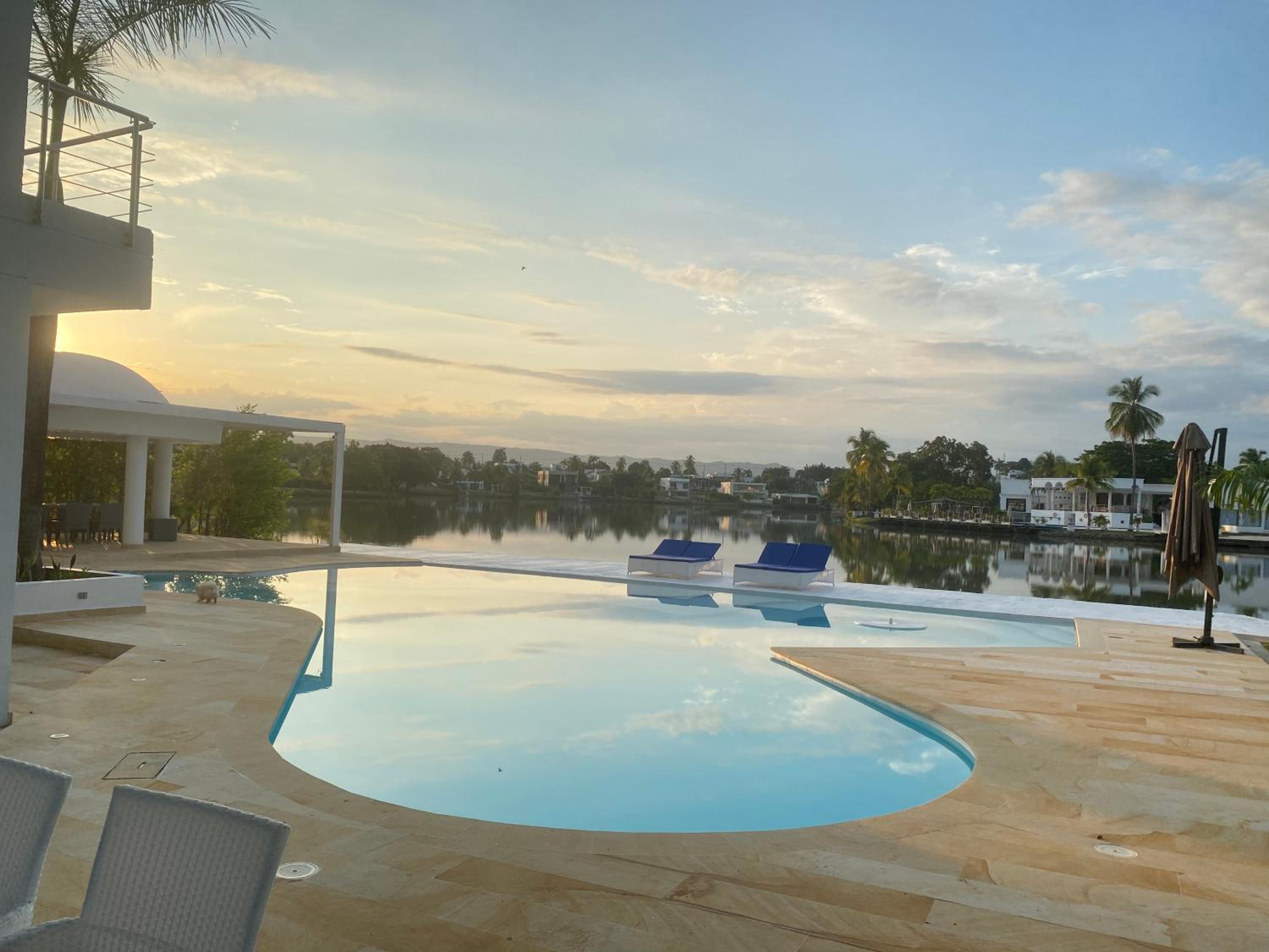 Espectacular Casa Condominio Lagos del Peñón Girardot-Colombia