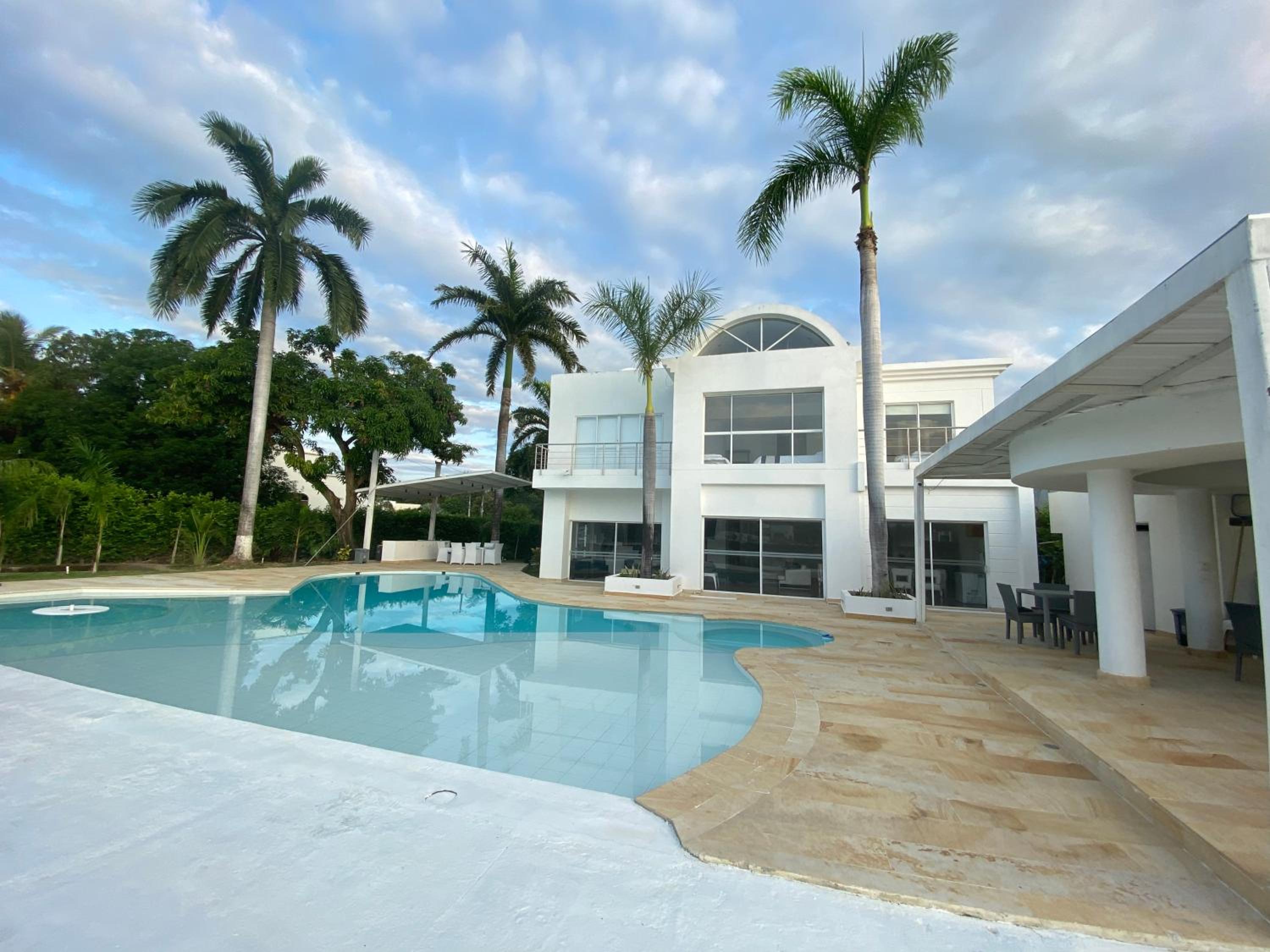 Espectacular Casa Condominio Lagos del Peñón Girardot-Colombia