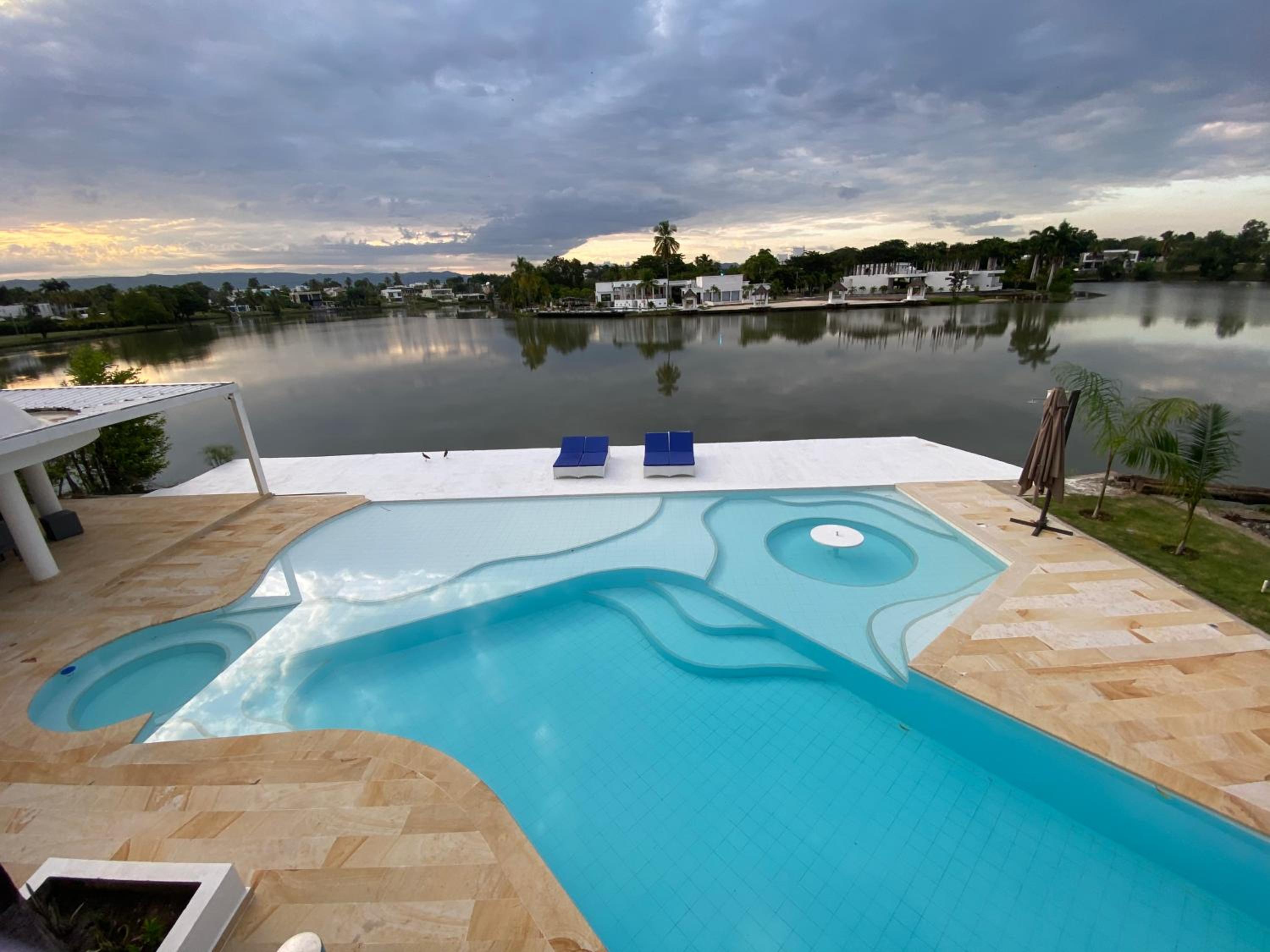 Espectacular Casa Condominio Lagos del Peñón Girardot-Colombia
