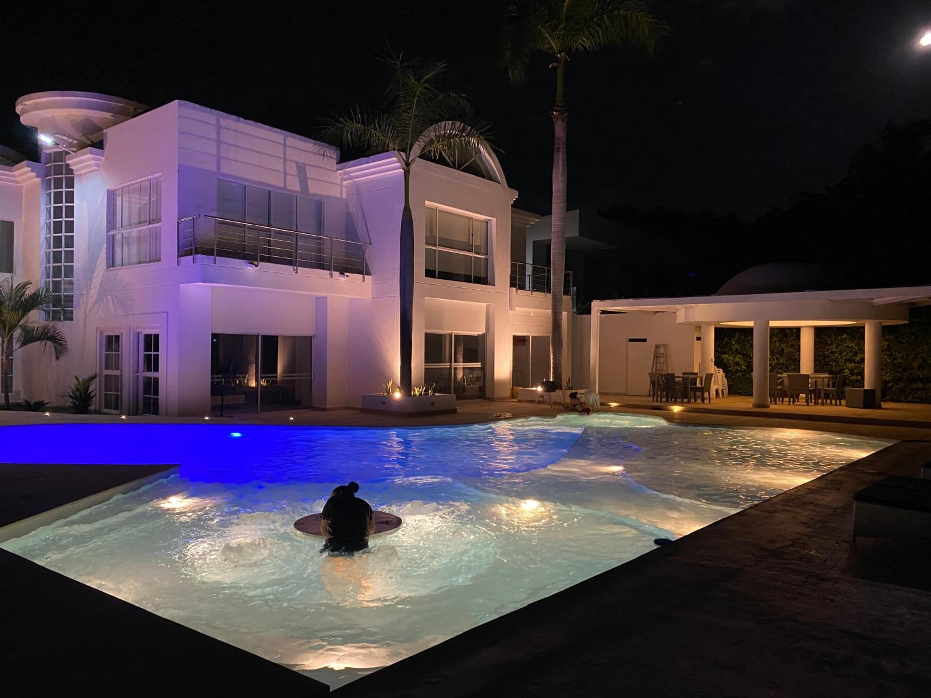Espectacular Casa Condominio Lagos del Peñón Girardot-Colombia