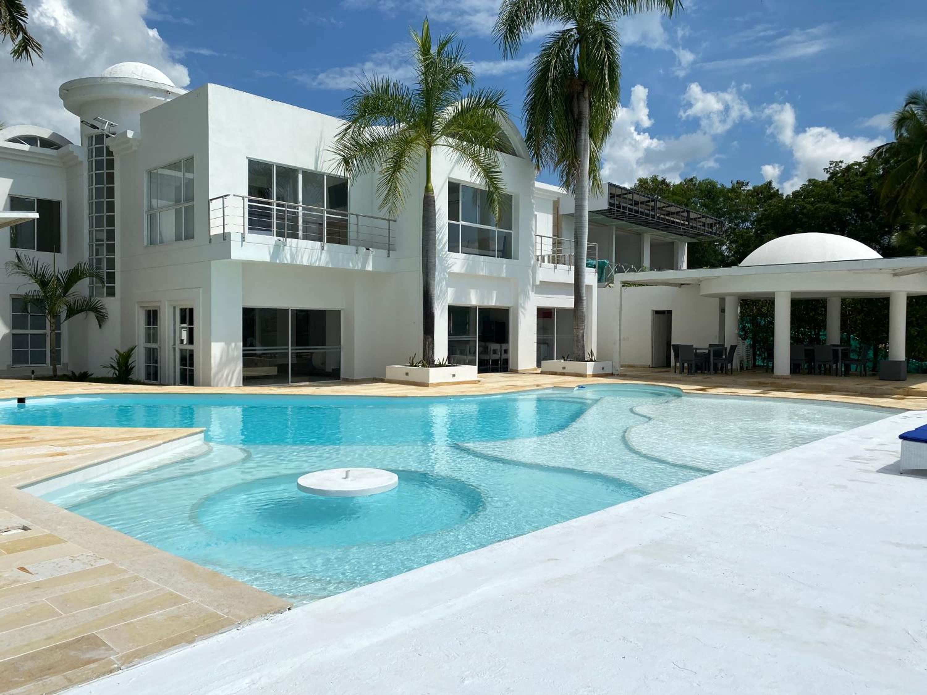 Espectacular Casa Condominio Lagos del Peñón Girardot-Colombia