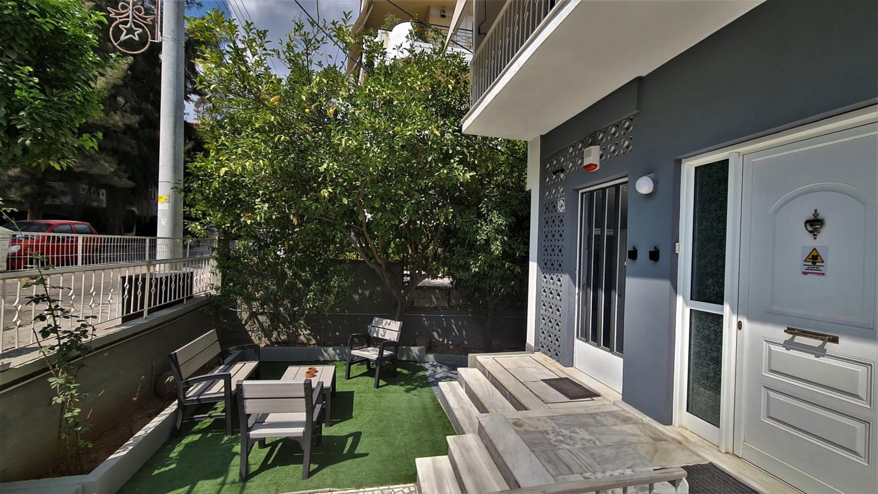 Zefyros Super Cool Apartments next to Alimos Riviera