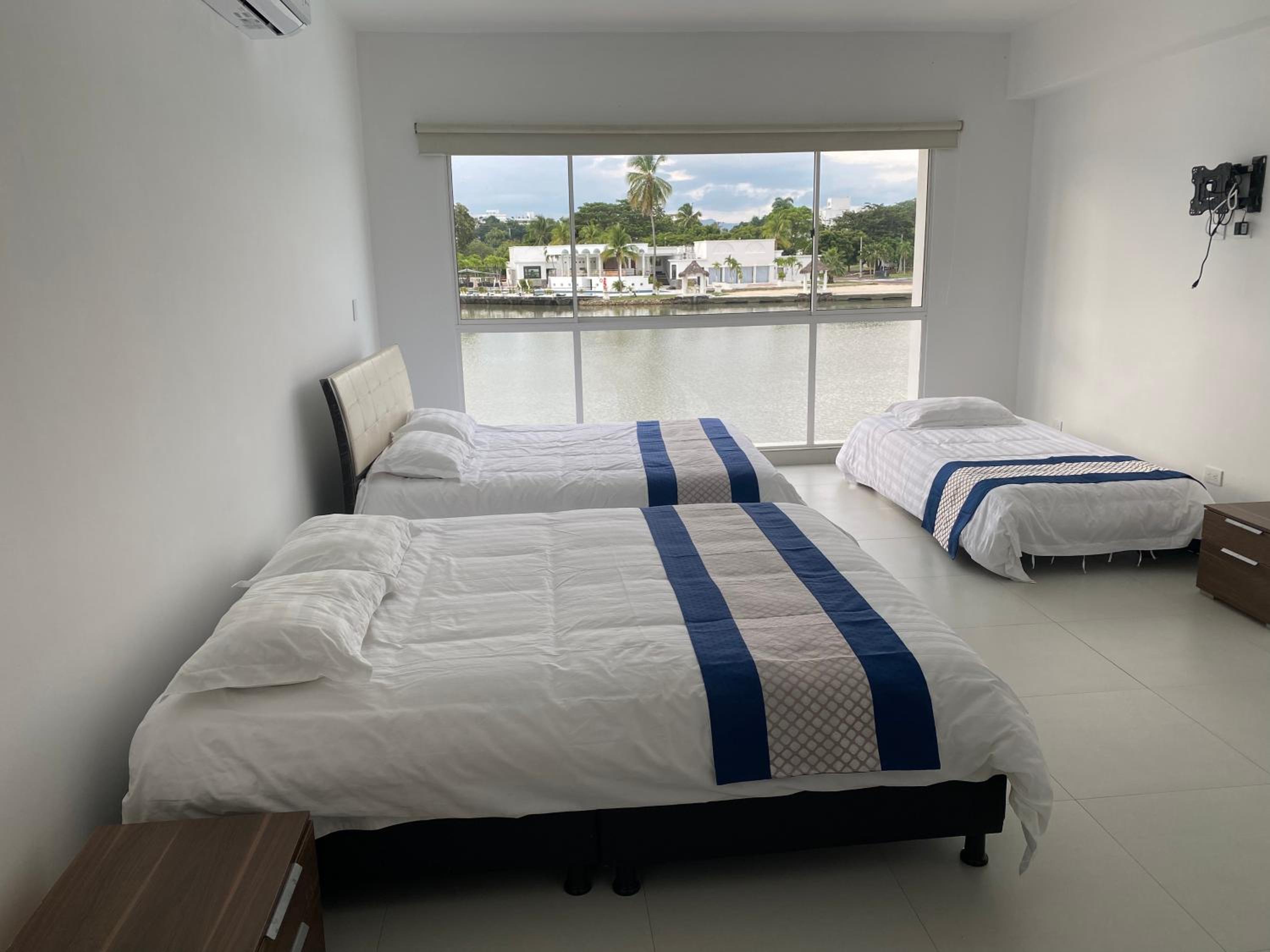 Espectacular Casa Condominio Lagos del Peñón Girardot-Colombia