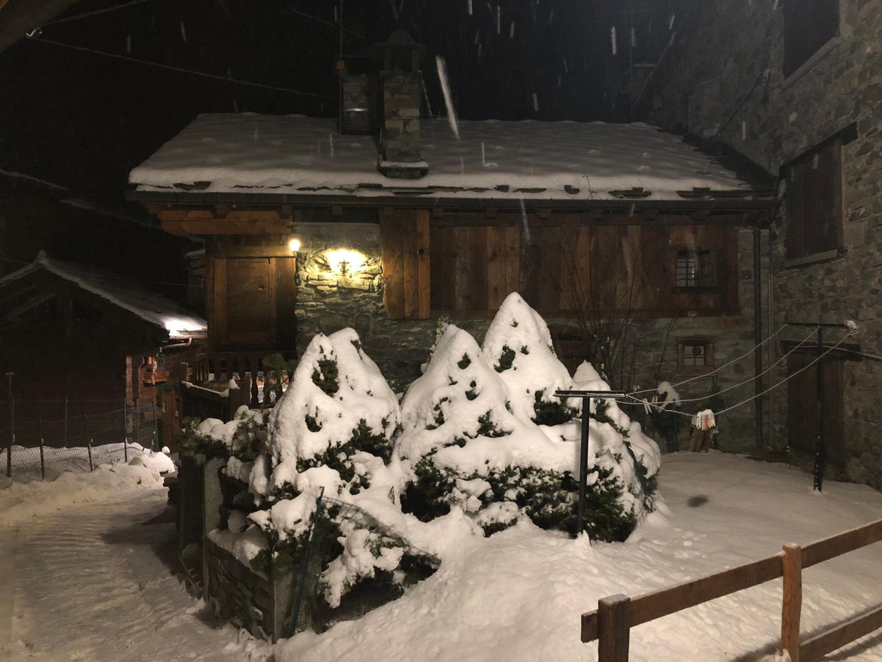 Chalet Cretaz view 3