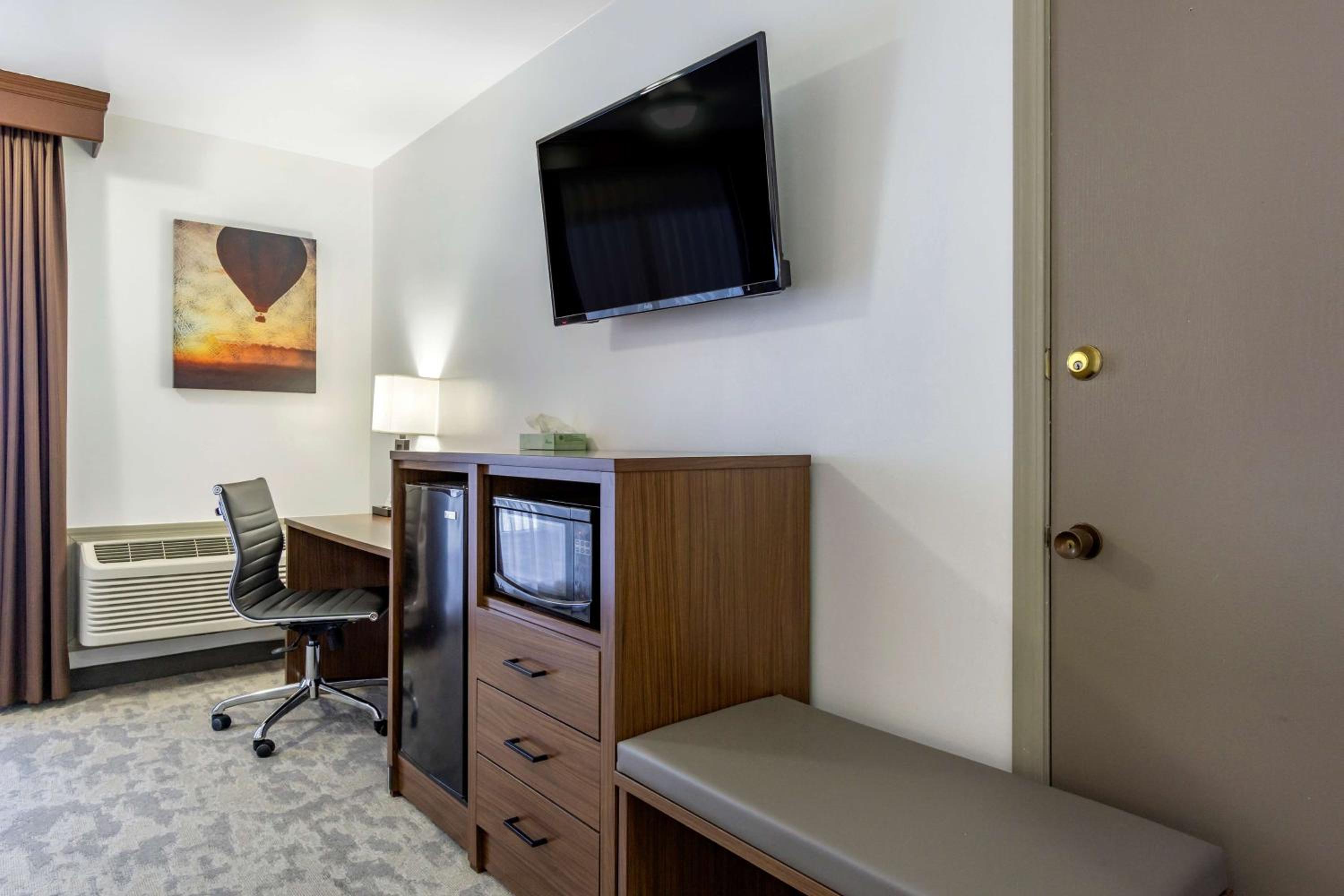 Moses Lake Vacations - Best Western PLUS Lake Front Hotel - Property Image 2