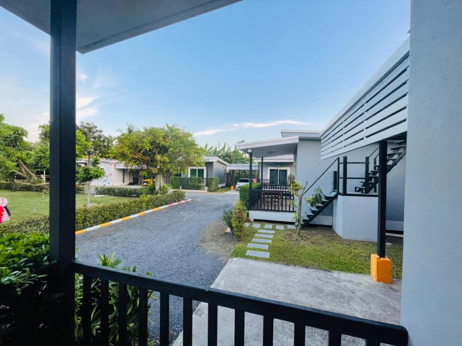 Baan Ruay Suk Resort, Lopburi view 2