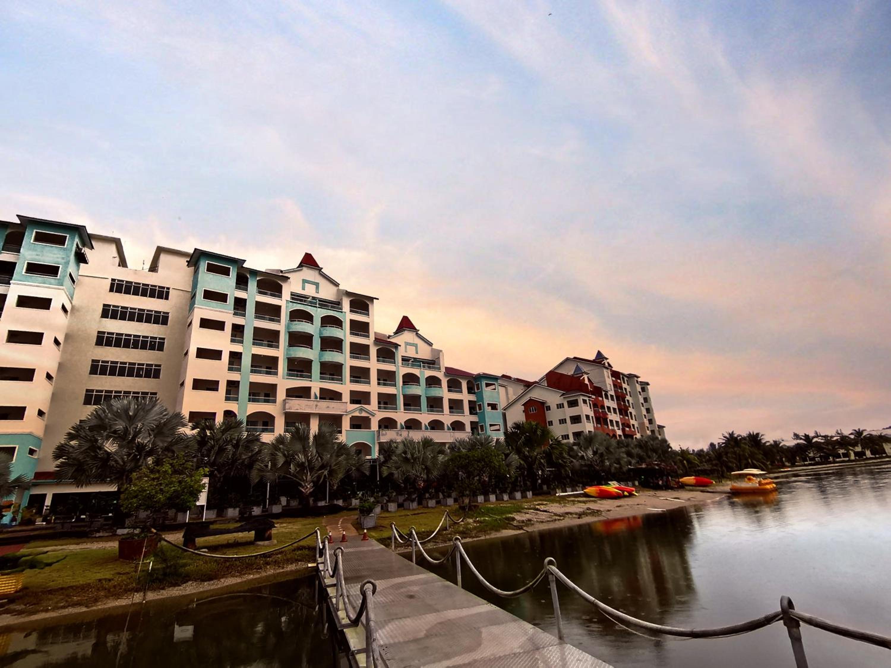 Marina Island Lumut HomeHotel photo 1