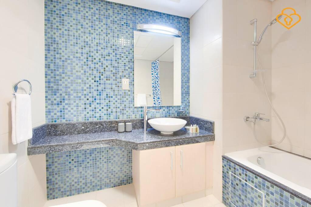 Keysplease Seaview 2 B/R With Beach access, Palm Jumeirah