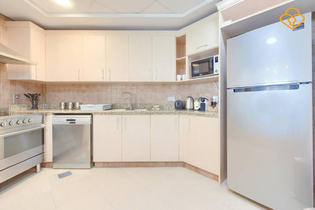 Keysplease Seaview 2 B/R With Beach access, Palm Jumeirah