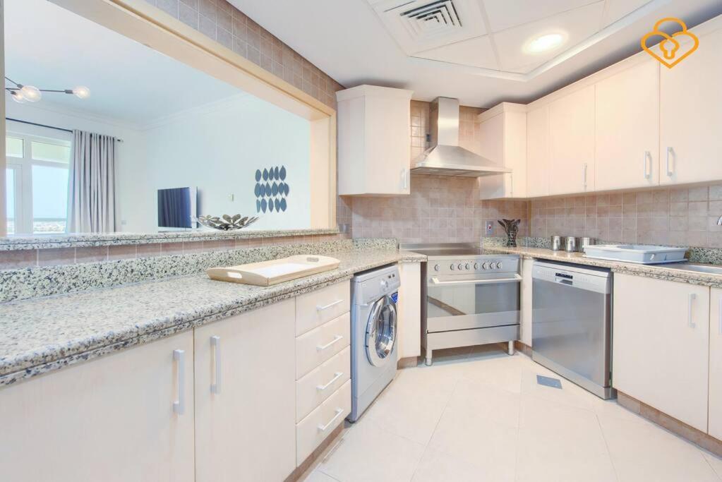 Keysplease Seaview 2 B/R With Beach access, Palm Jumeirah