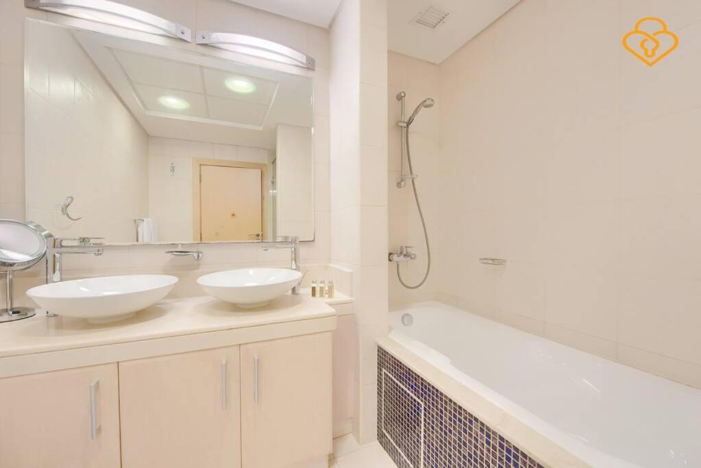 Keysplease Seaview 2 B/R With Beach access, Palm Jumeirah
