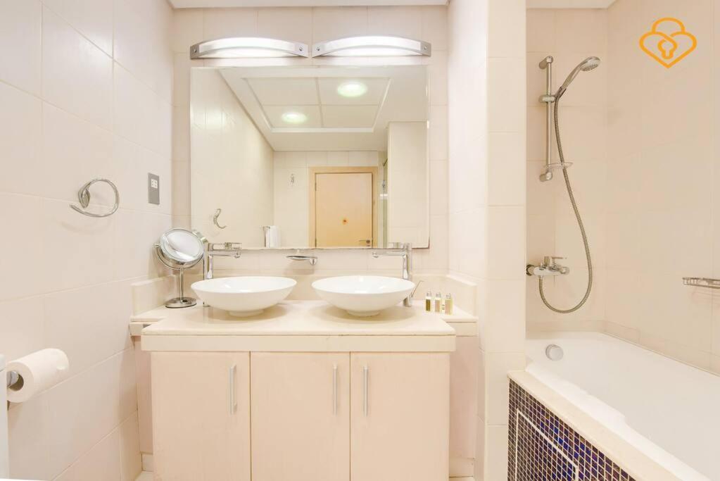 Keysplease Seaview 2 B/R With Beach access, Palm Jumeirah