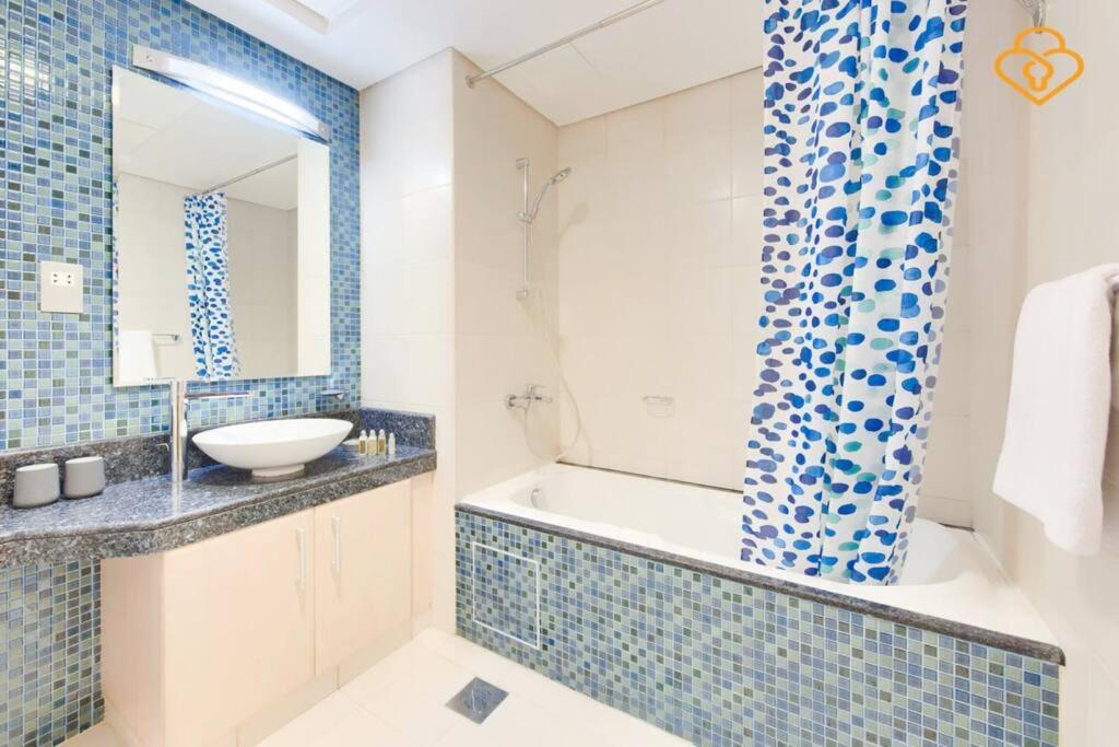 Keysplease Seaview 2 B/R With Beach access, Palm Jumeirah