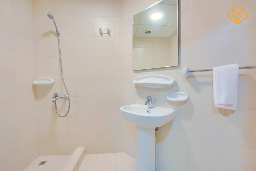 Keysplease Seaview 2 B/R With Beach access, Palm Jumeirah