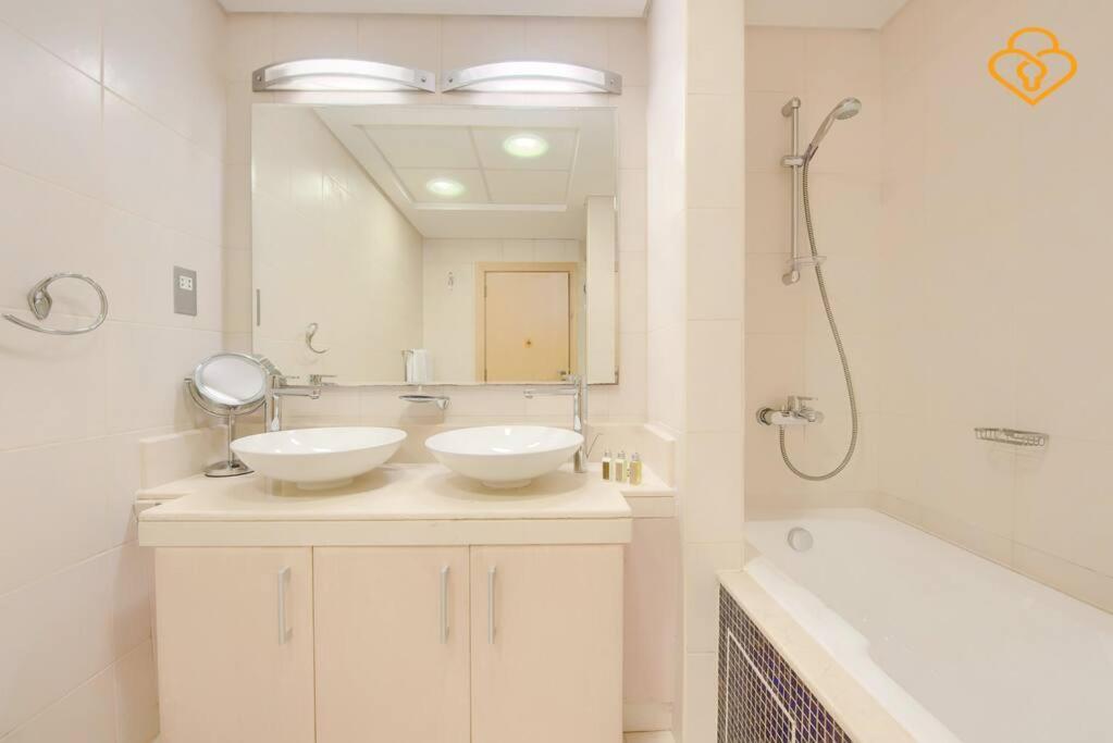 Keysplease Seaview 2 B/R With Beach access, Palm Jumeirah