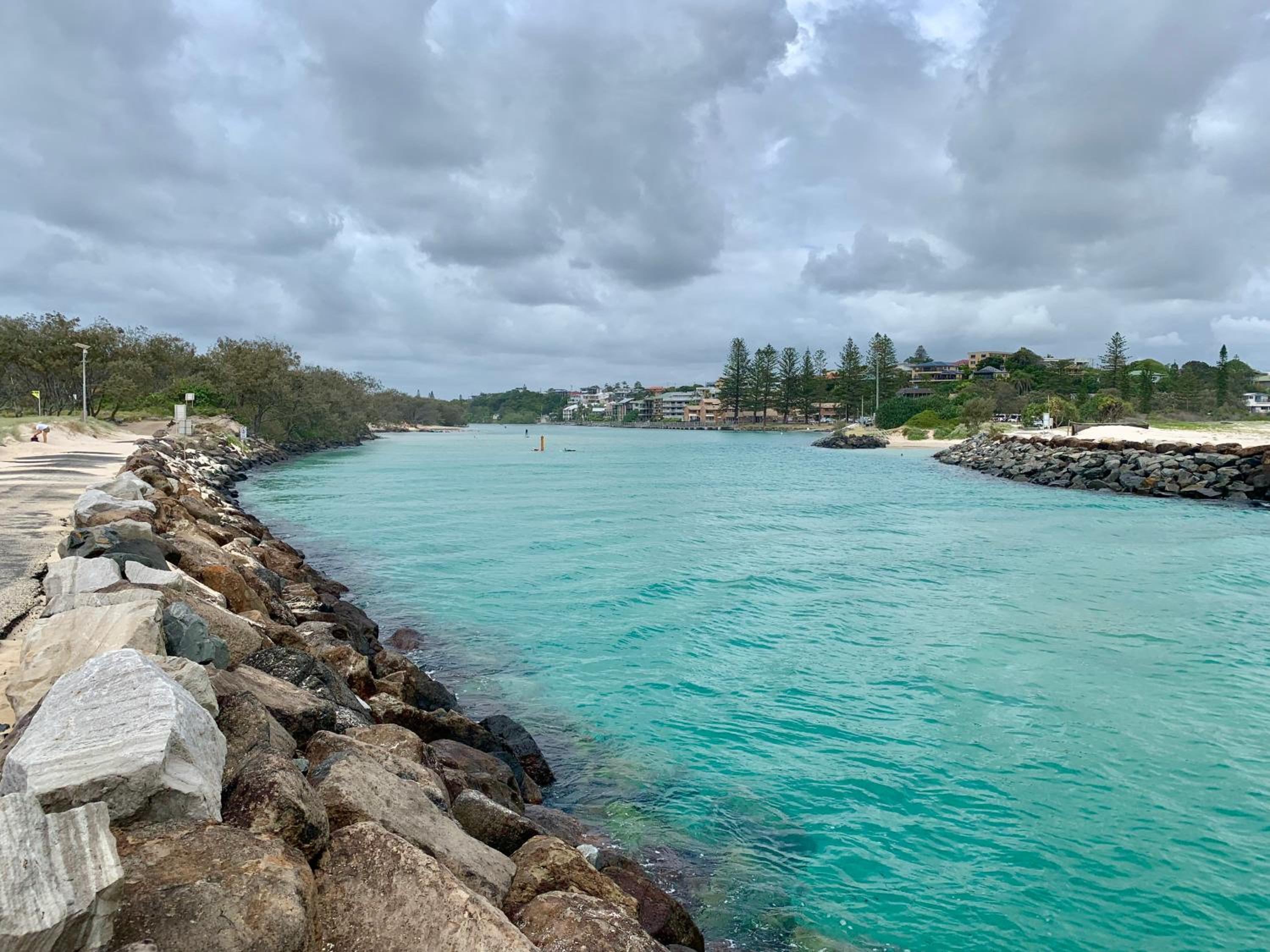 Spacious 3 bedroom apartment opposite surf club