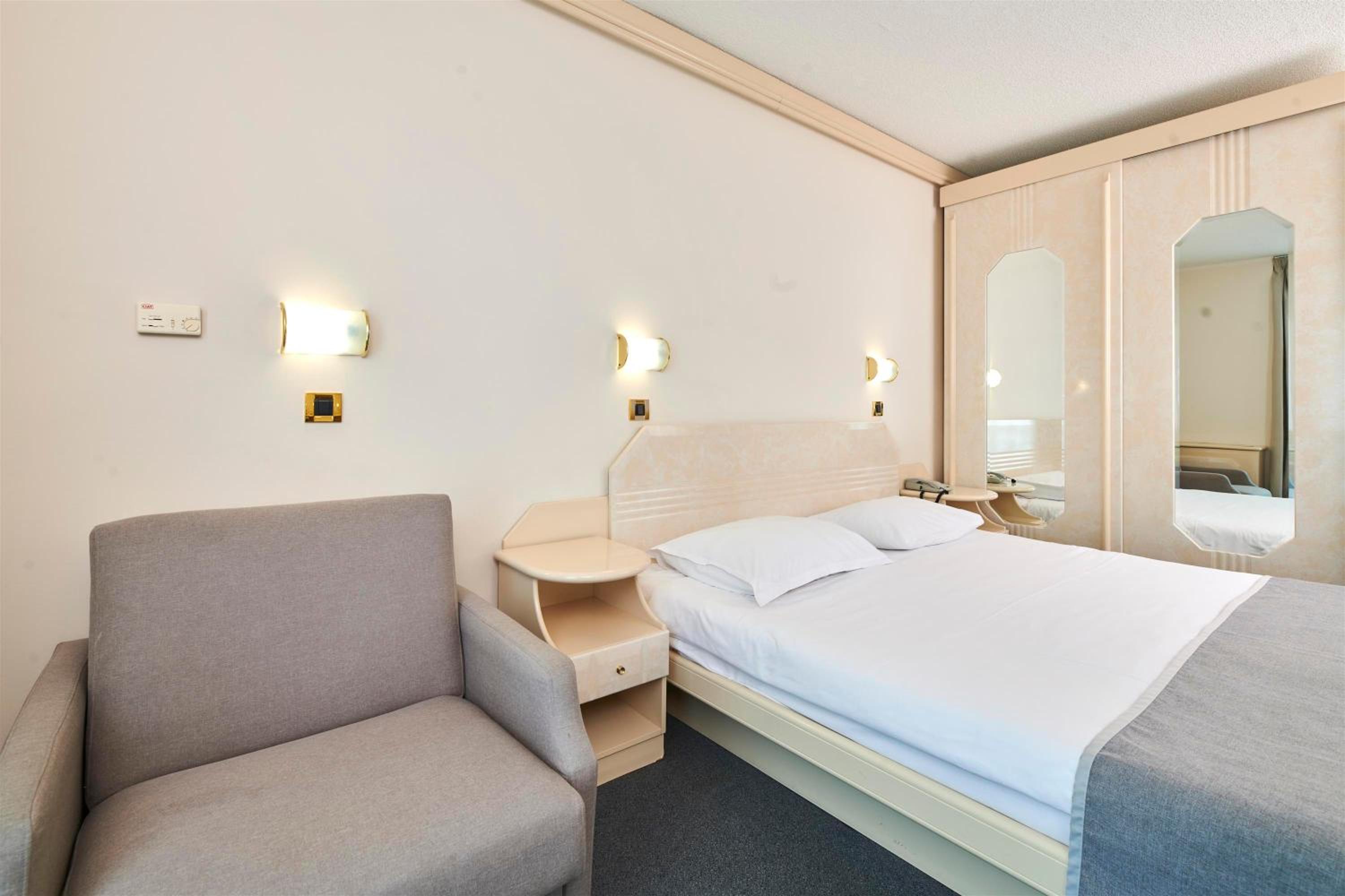 Hotel Gran Vista Plava Laguna - Property Image 1