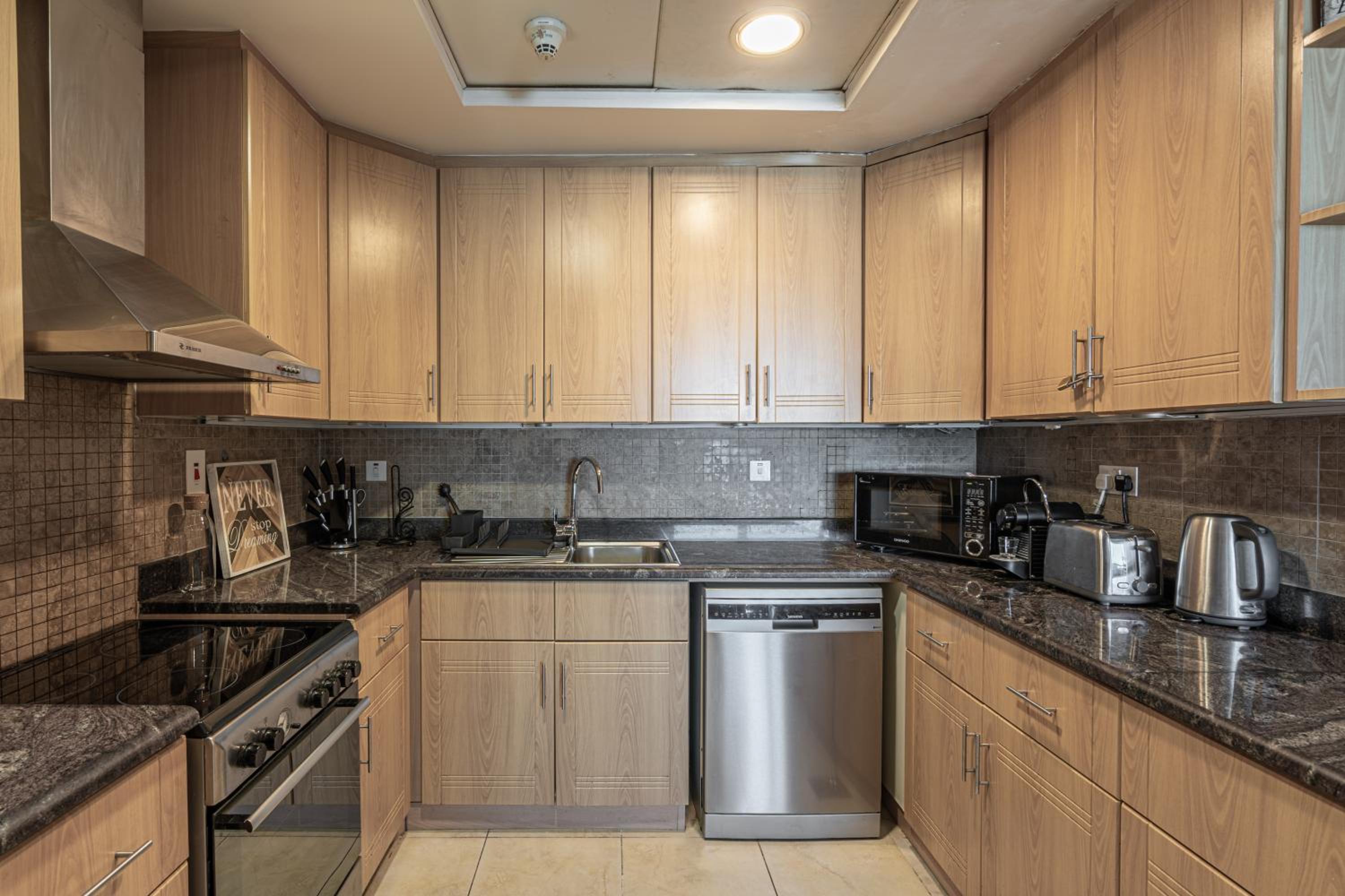 HiGuests - Spacious Apartment Close to Dubai Marina Walk