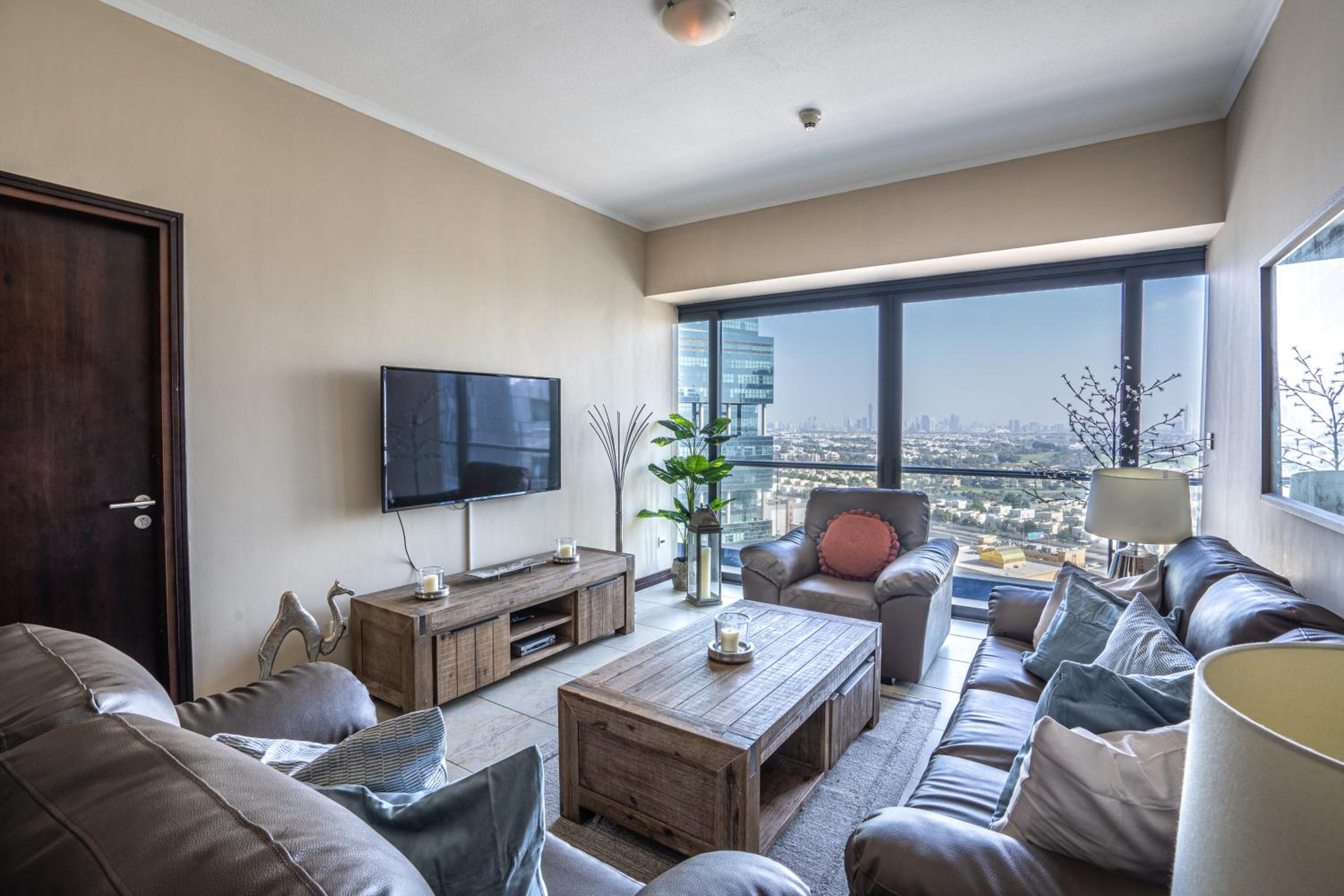 HiGuests - Spacious Apartment Close to Dubai Marina Walk
