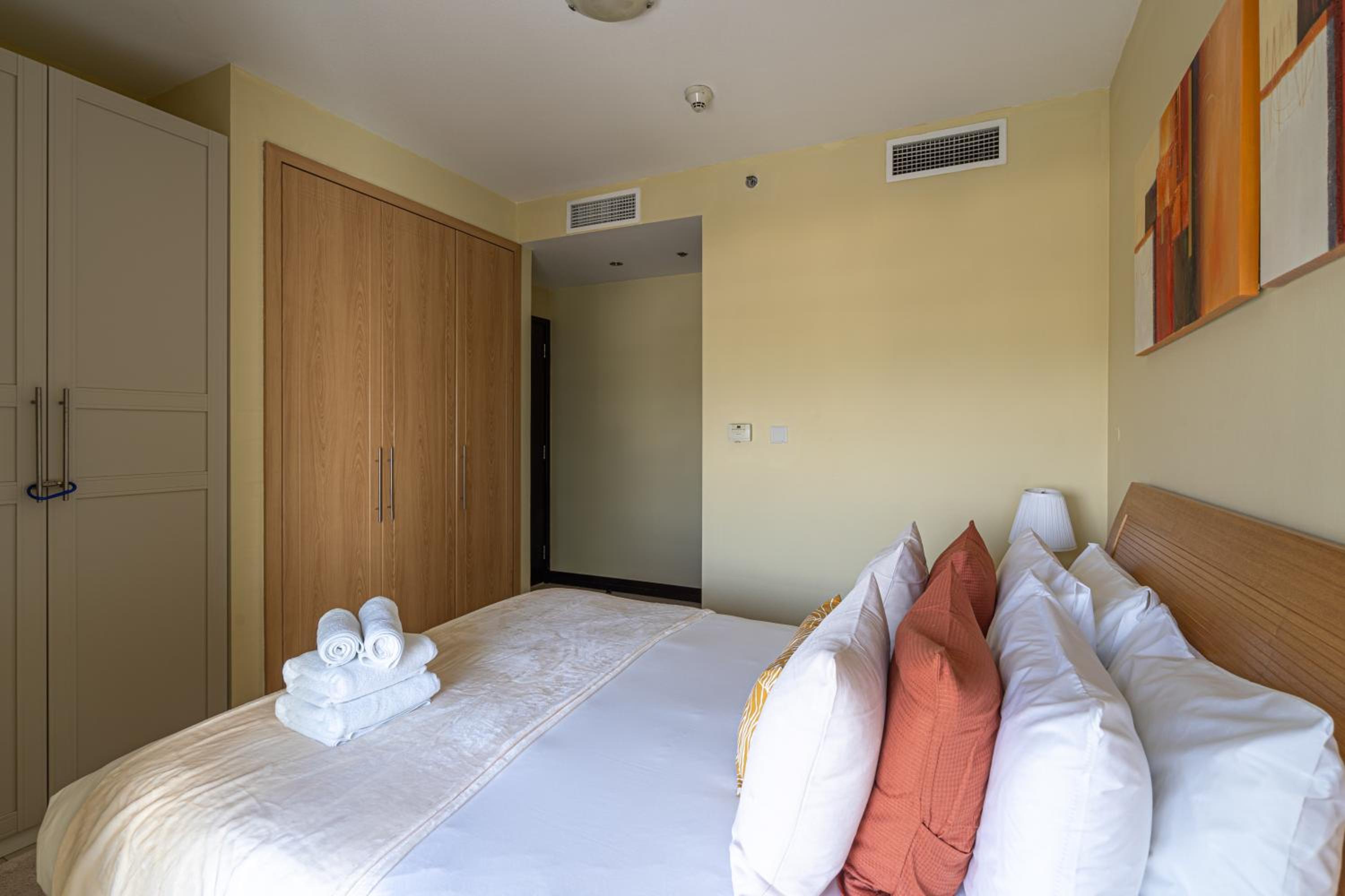 HiGuests - Spacious Apartment Close to Dubai Marina Walk