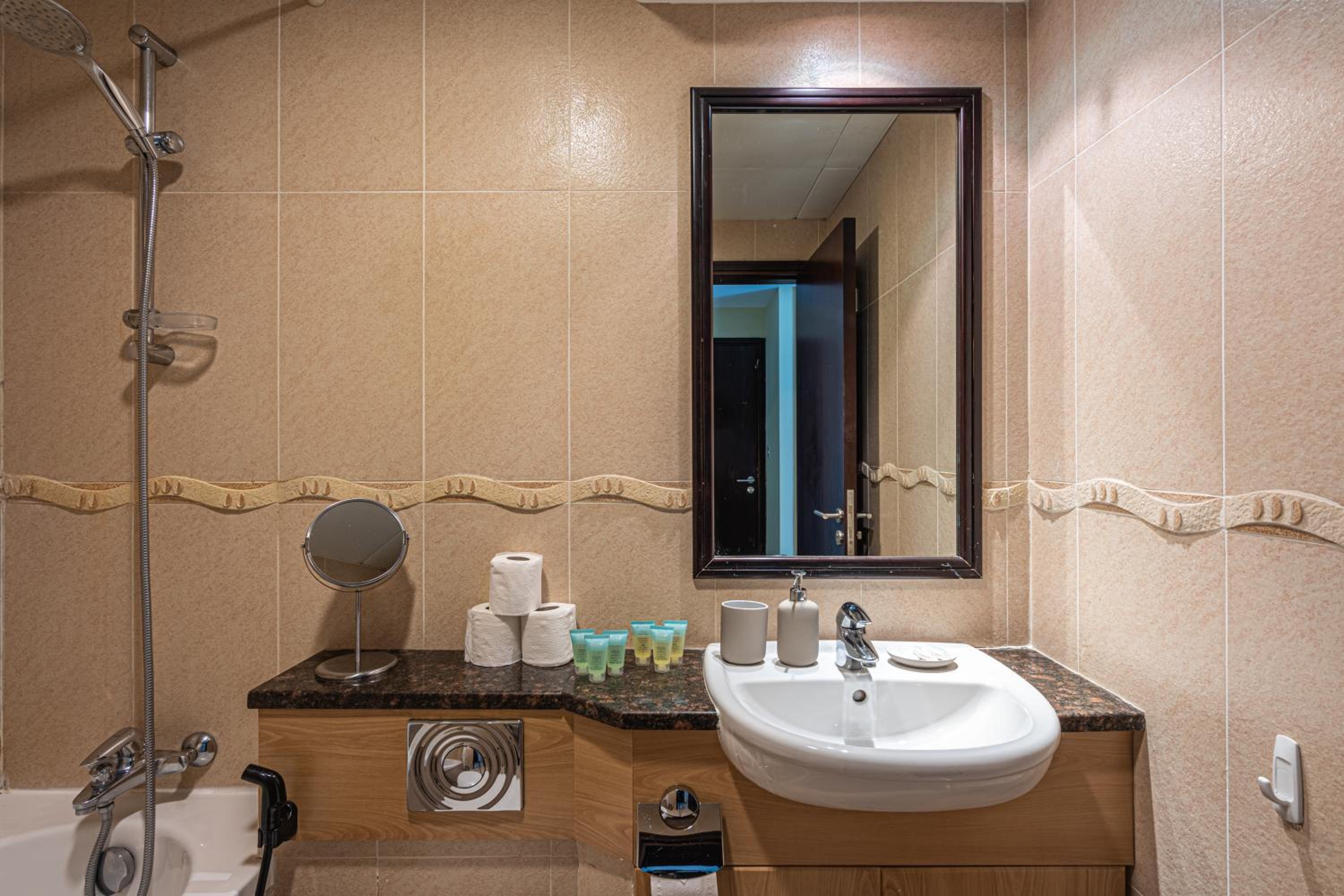 HiGuests - Spacious Apartment Close to Dubai Marina Walk