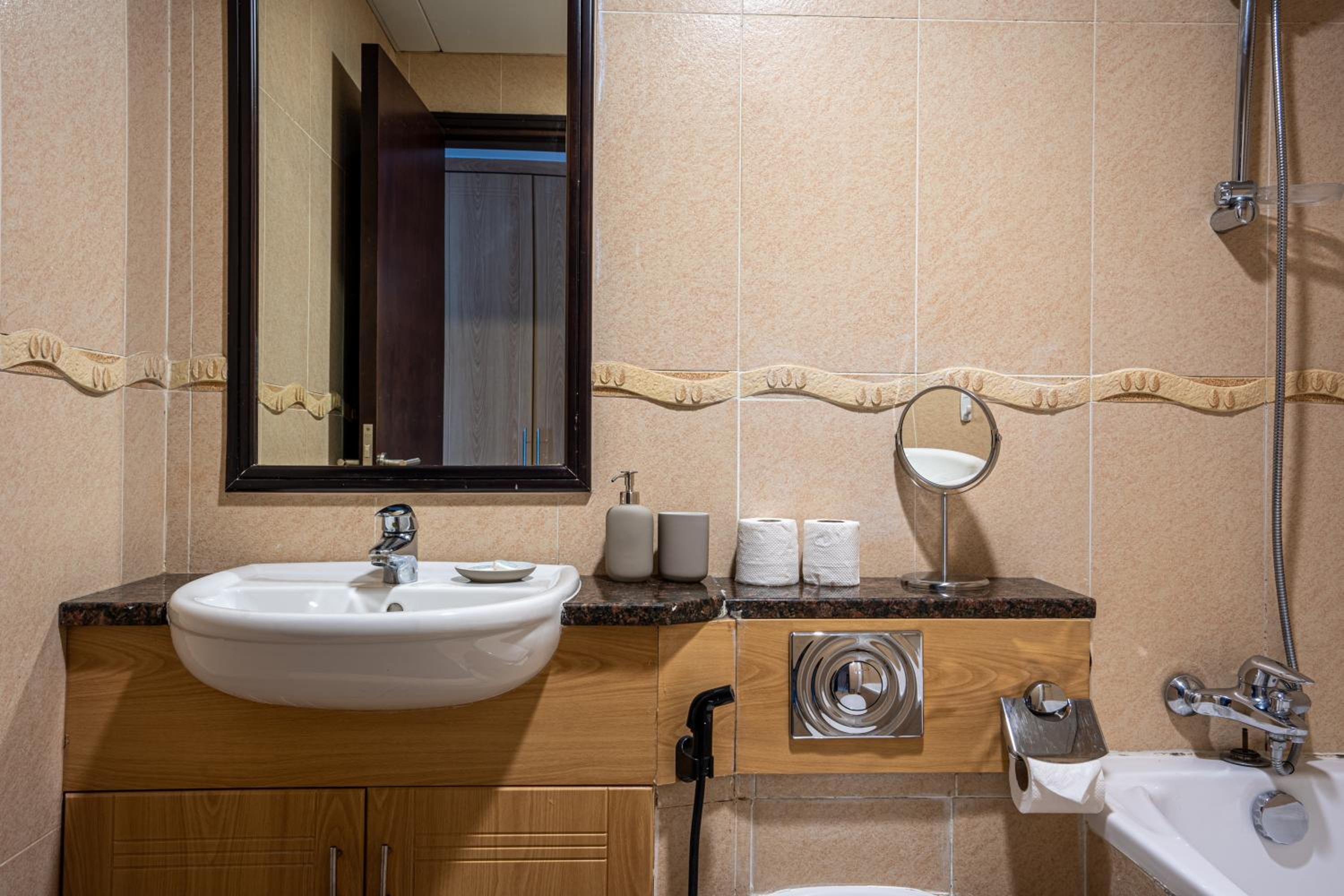 HiGuests - Spacious Apartment Close to Dubai Marina Walk