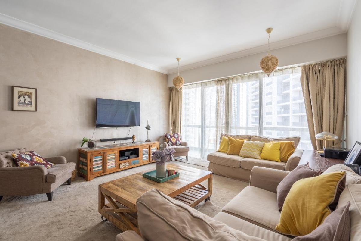 HiGuests - Royal 2BR Apt With Balcony Near Burj Khalifa