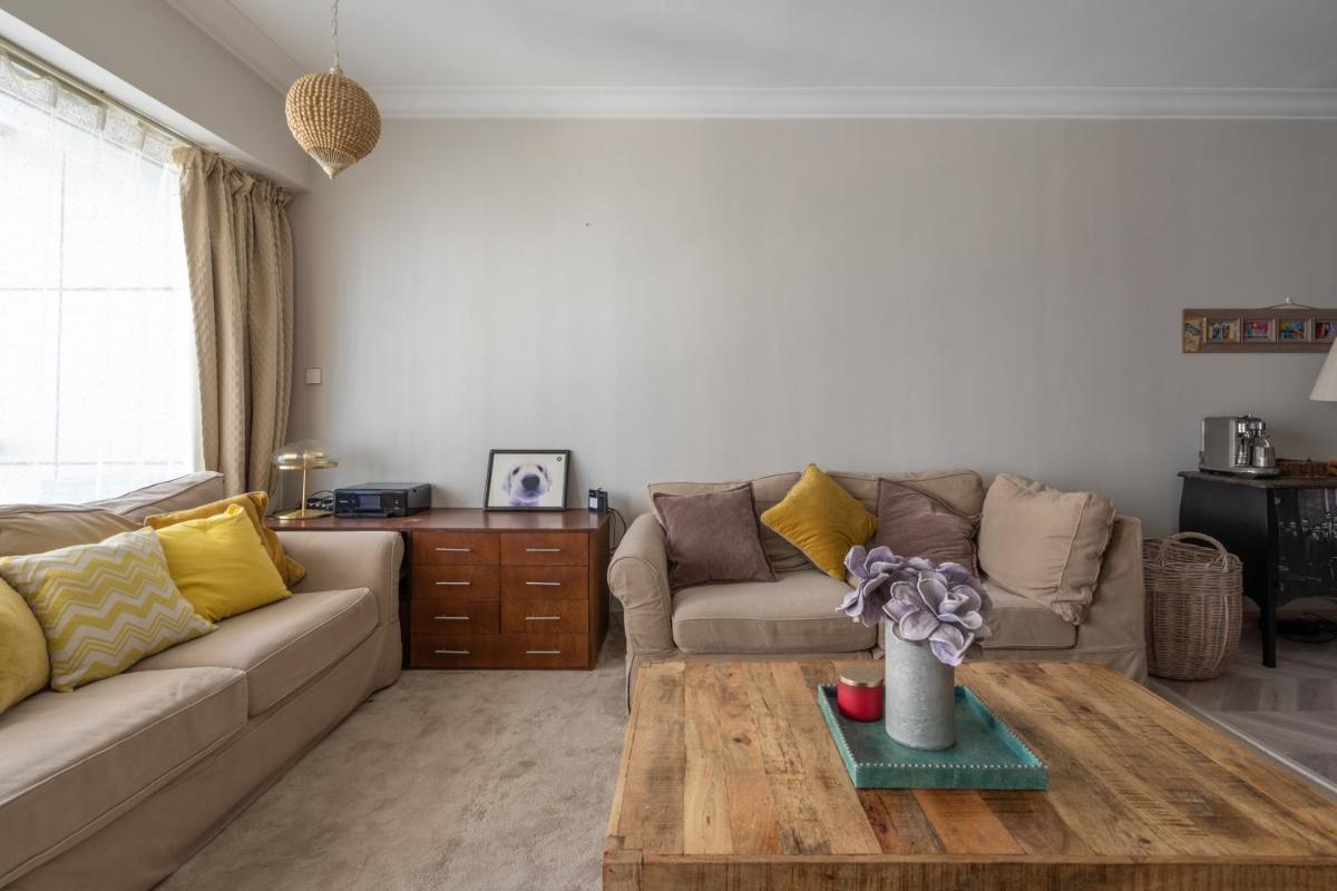 HiGuests - Royal 2BR Apt With Balcony Near Burj Khalifa