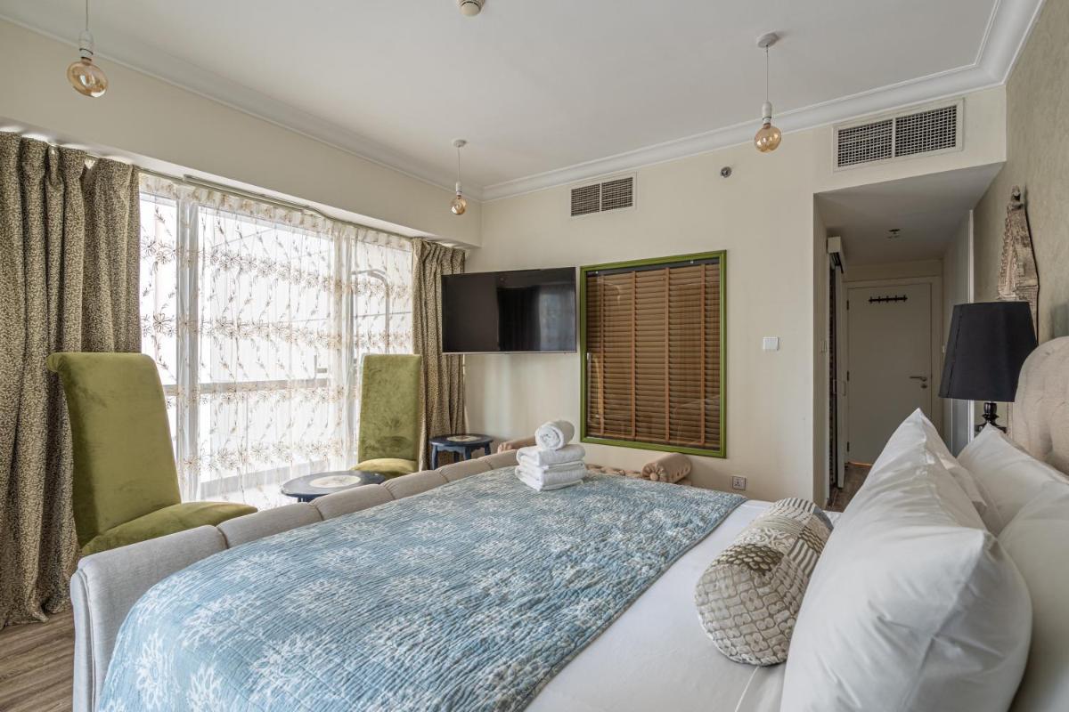 HiGuests - Royal 2BR Apt With Balcony Near Burj Khalifa