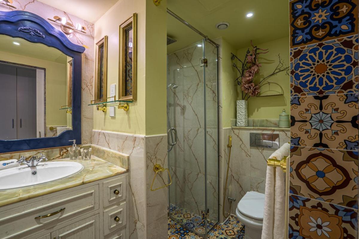 HiGuests - Royal 2BR Apt With Balcony Near Burj Khalifa