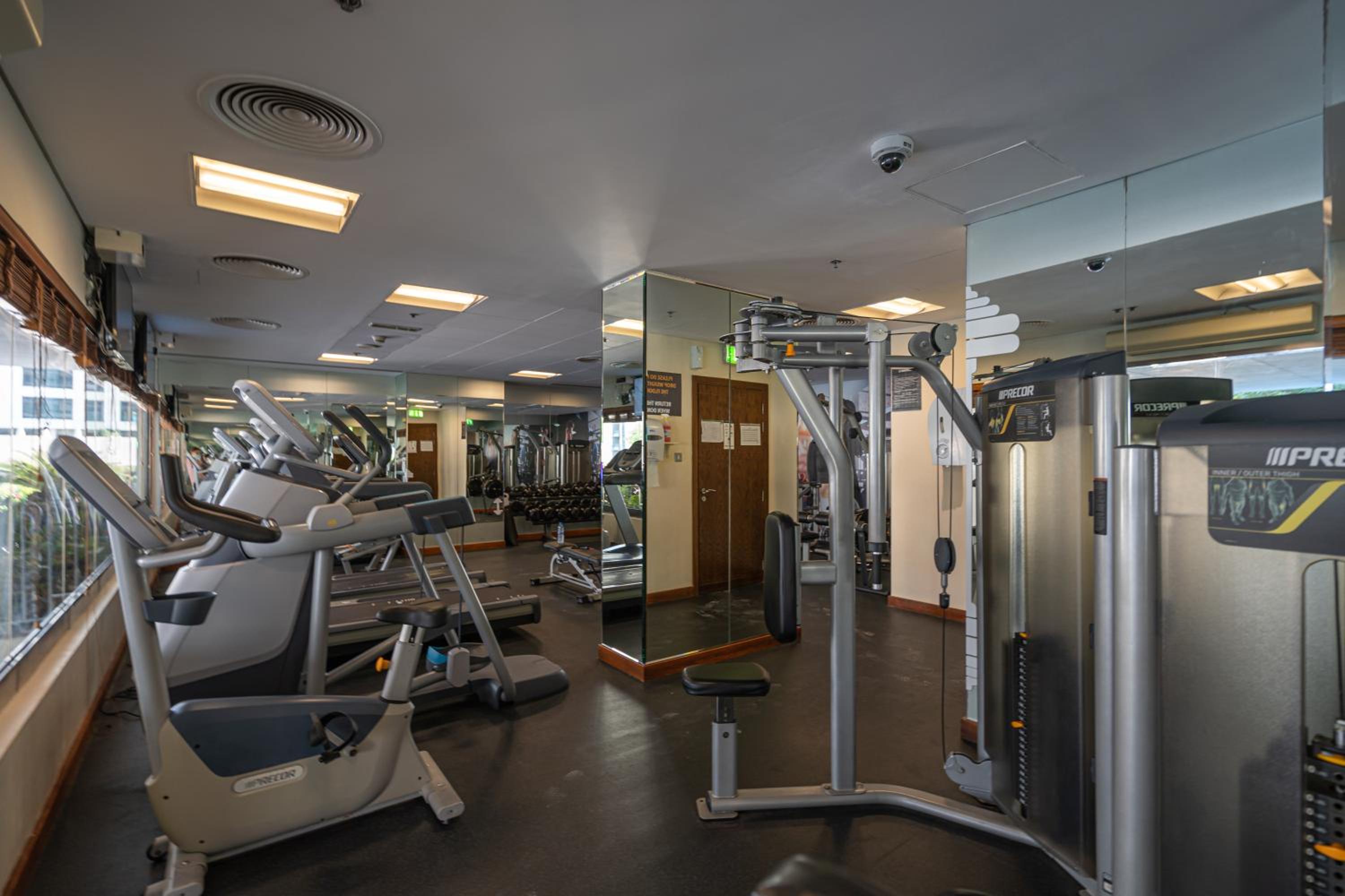 HiGuests - Royal 2BR Apt With Balcony Near Burj Khalifa