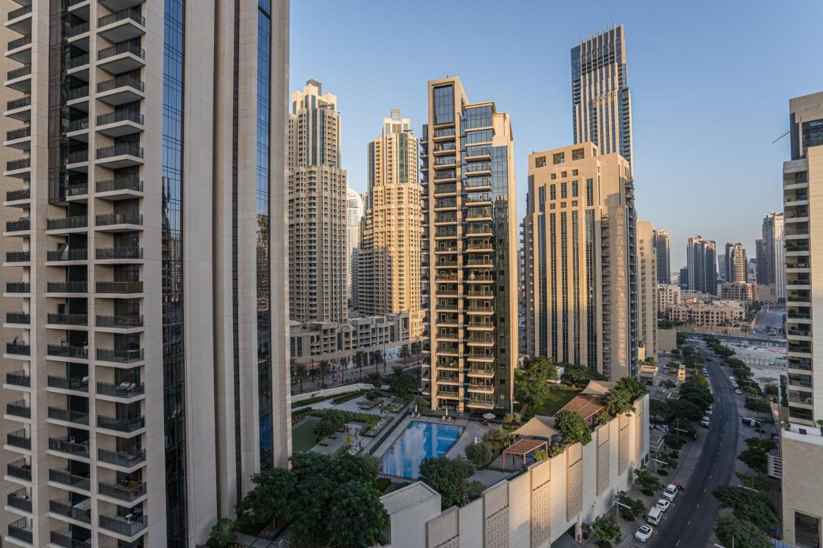 HiGuests - Royal 2BR Apt With Balcony Near Burj Khalifa