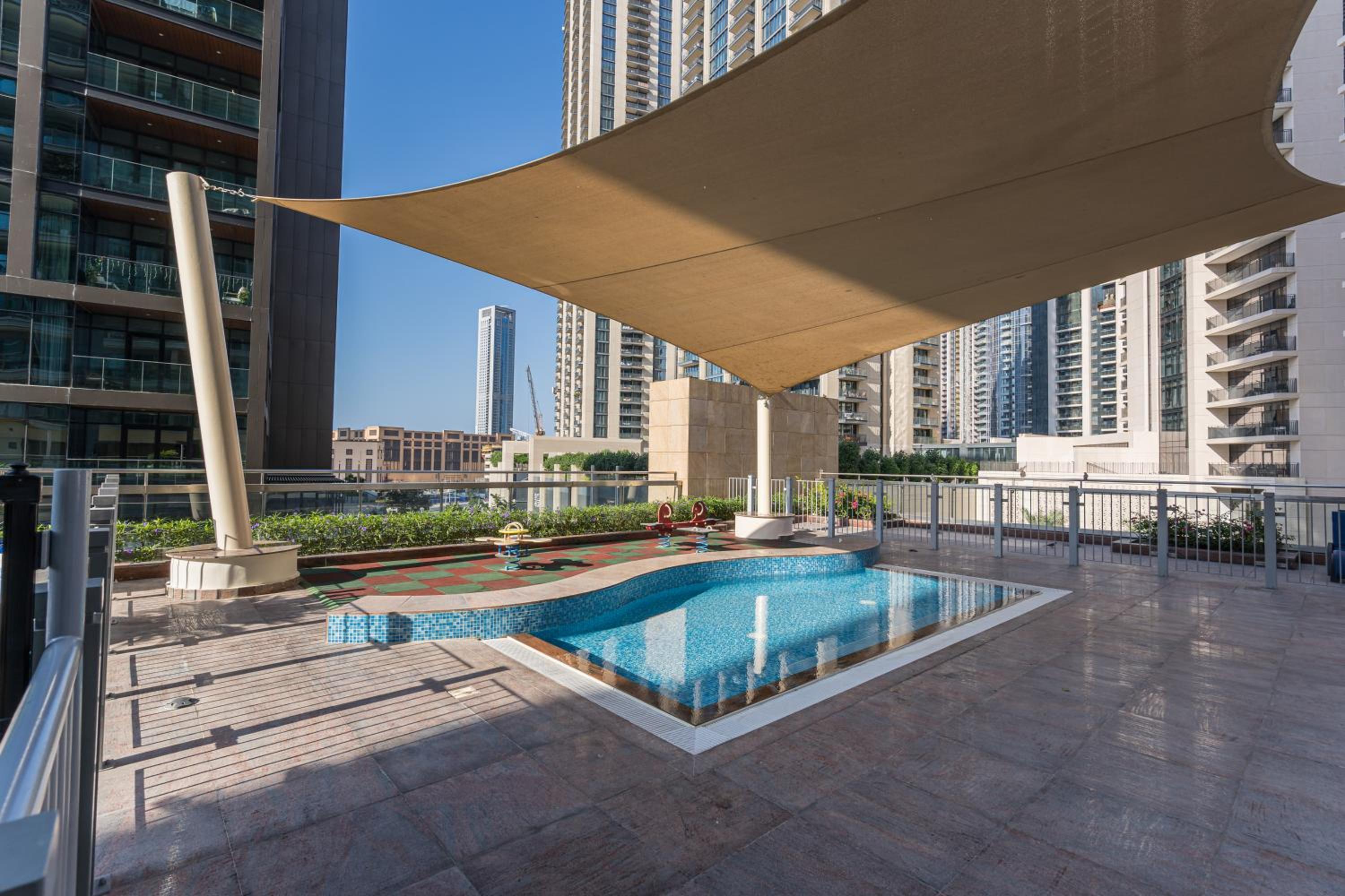 HiGuests - Royal 2BR Apt With Balcony Near Burj Khalifa