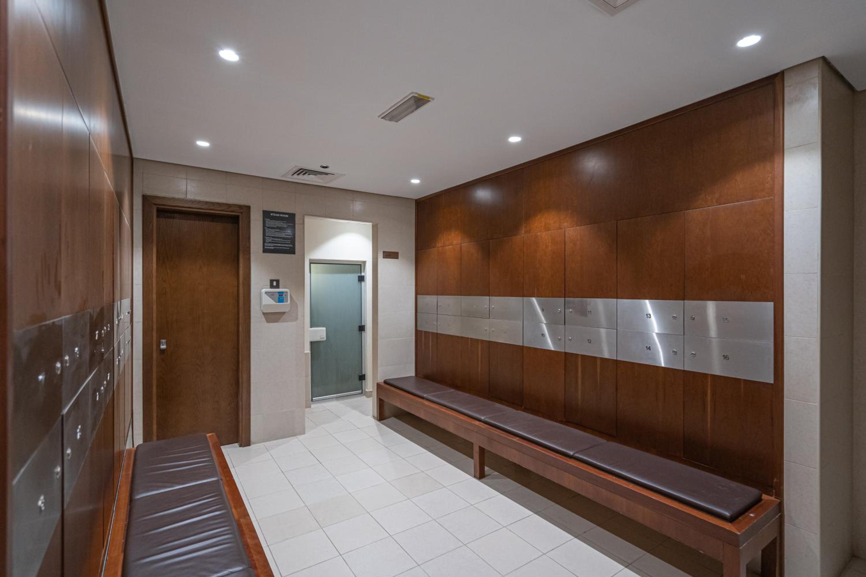 HiGuests - Royal 2BR Apt With Balcony Near Burj Khalifa
