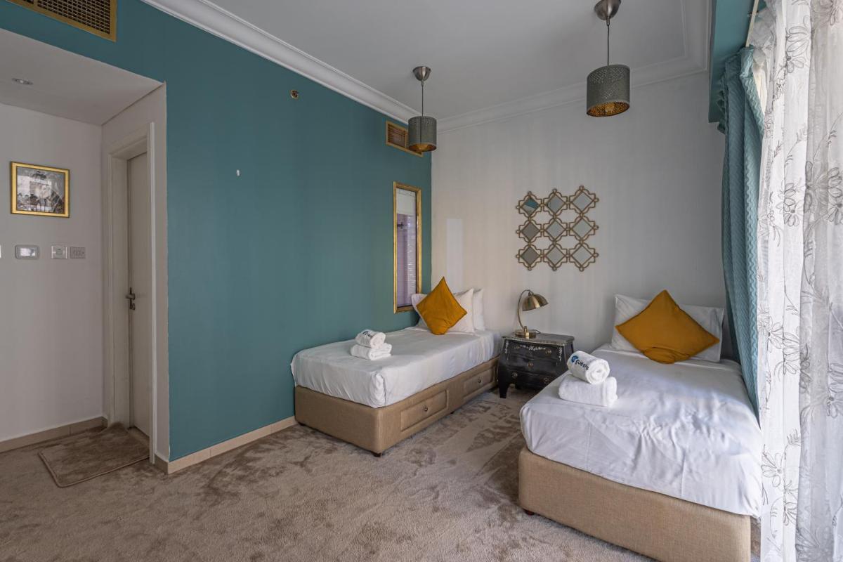 HiGuests - Royal 2BR Apt With Balcony Near Burj Khalifa