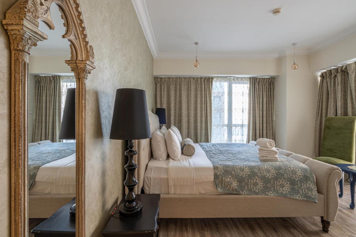 HiGuests - Royal 2BR Apt With Balcony Near Burj Khalifa