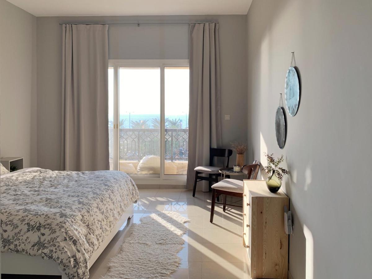 Lovely 1 bedroom holiday home on the beach