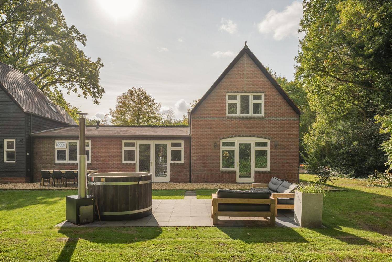 14P 5B Beautiful English Villa with jacuzzi view 4
